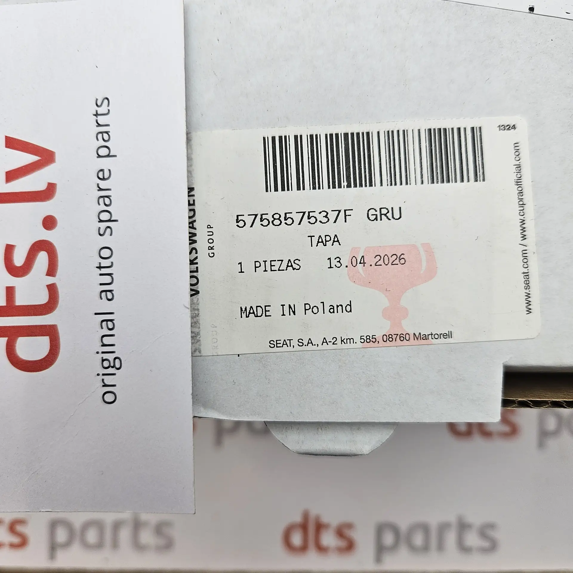 OEM VAG 575857537FGRU – Front left exterior door mirror cover cap