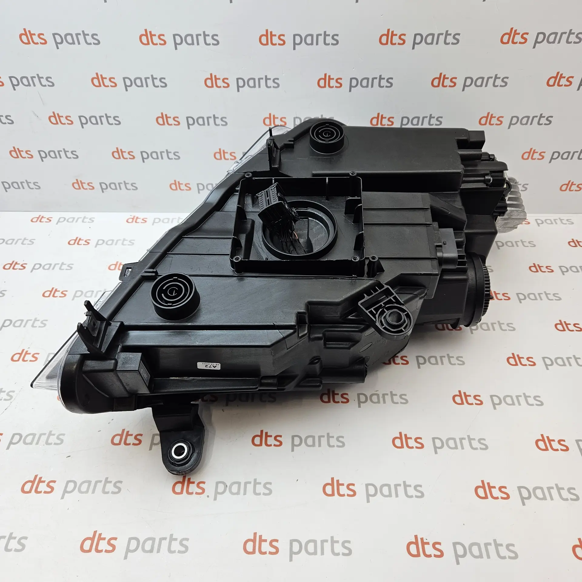 OEM Seat 576941773A – Front left headlight