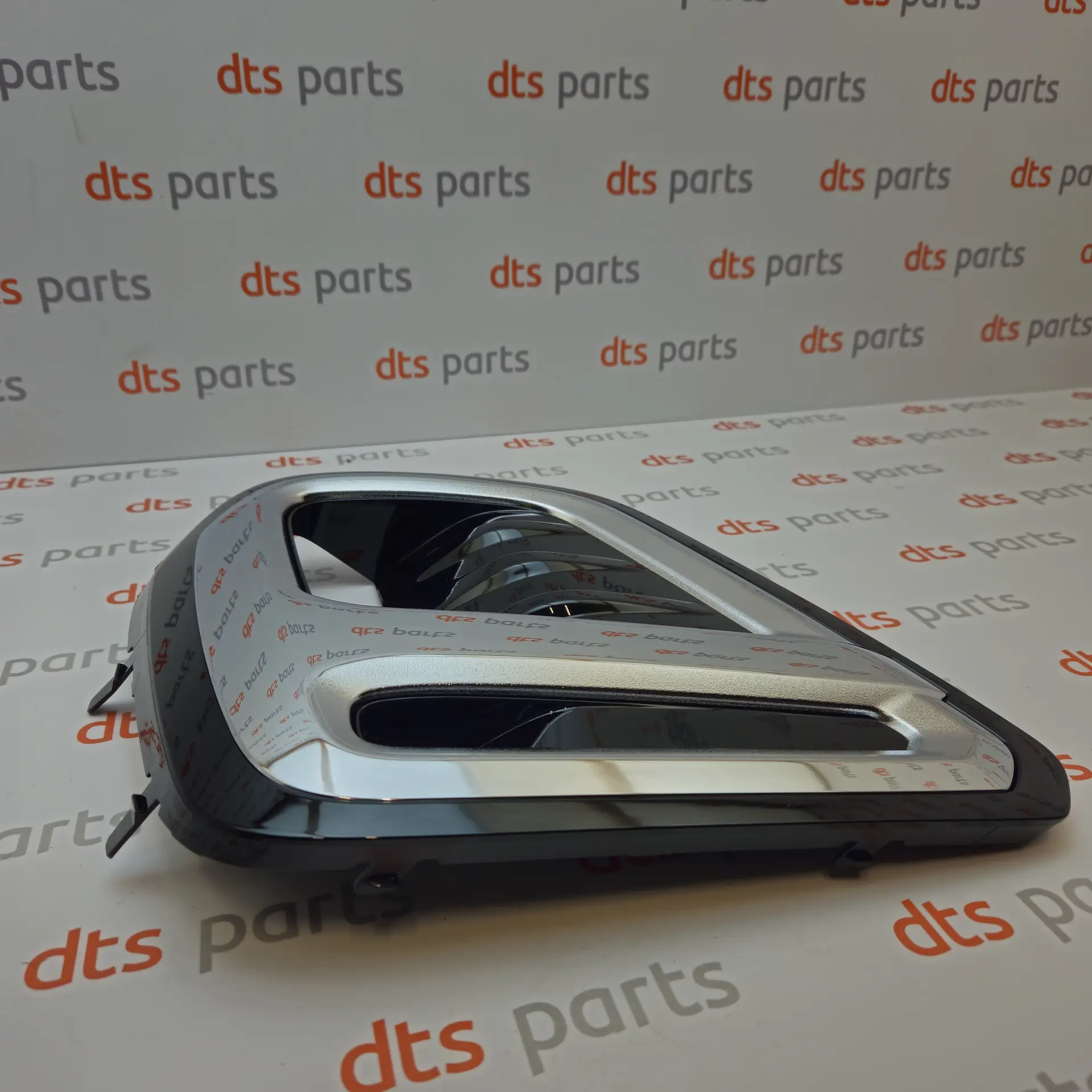 OEM Subaru 57731SJ210 – Front left fog light cover