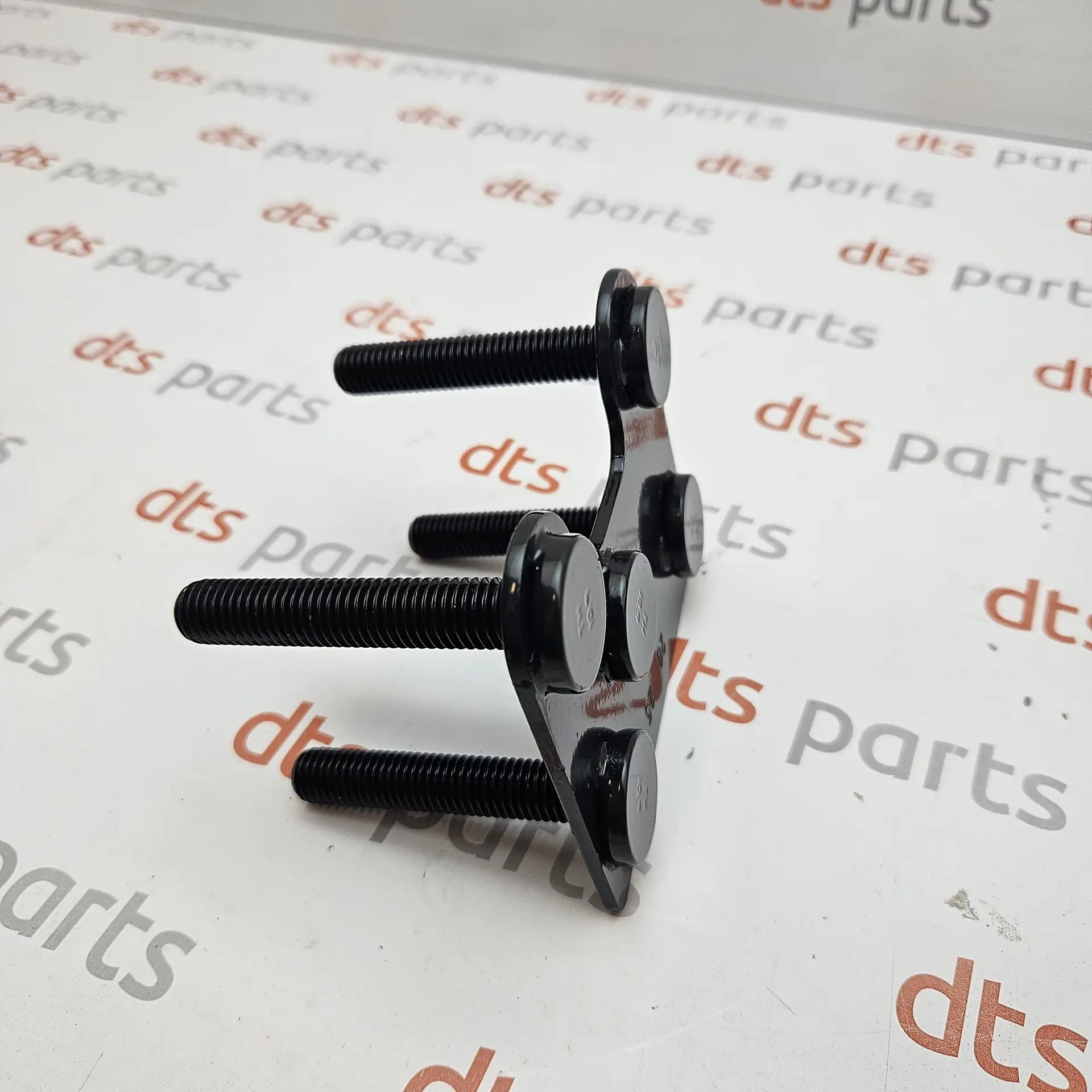 OEM Iveco 5803300080 – Front left inner bumper bracket