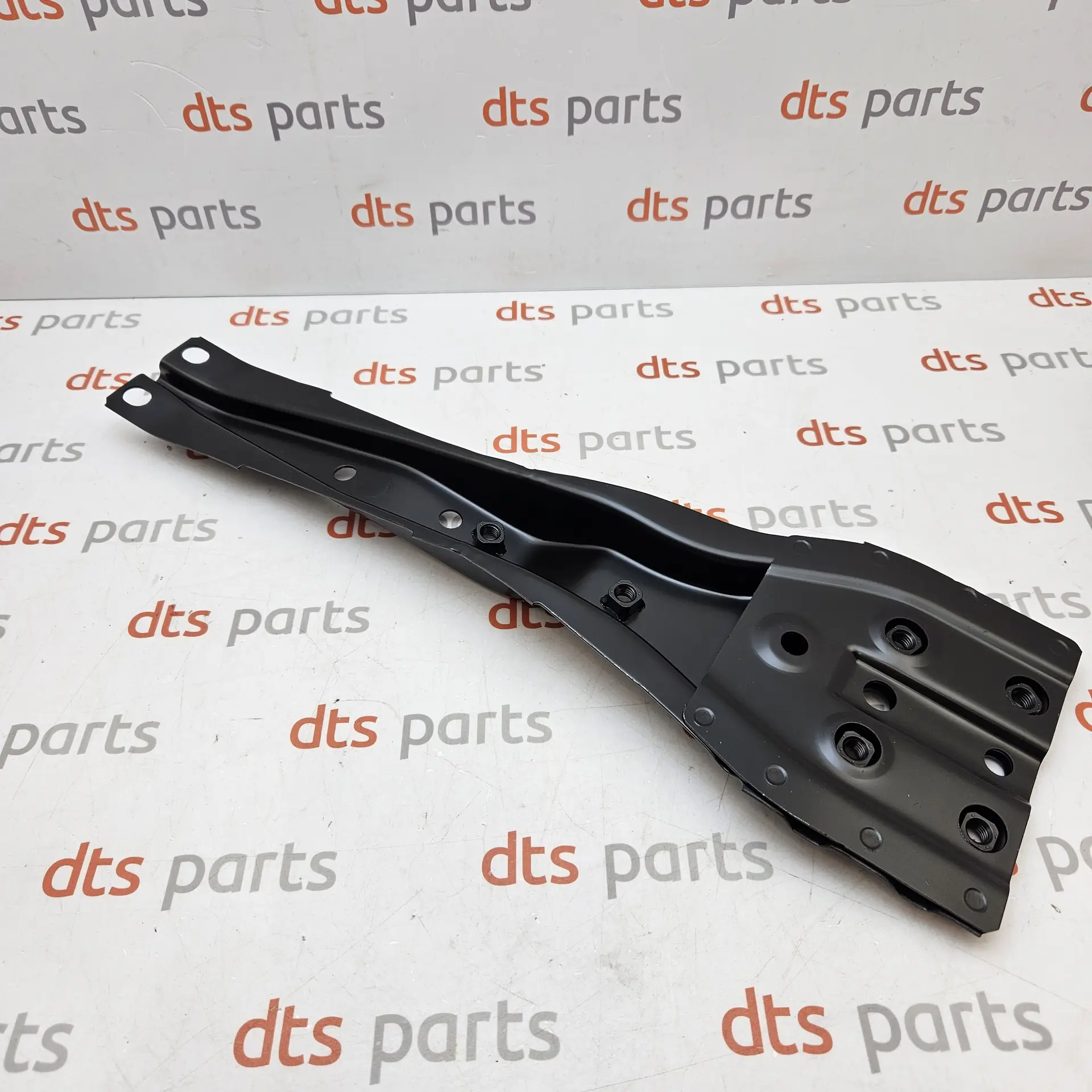 OEM Mitsubishi 5901A007 – Front end stay bracket
