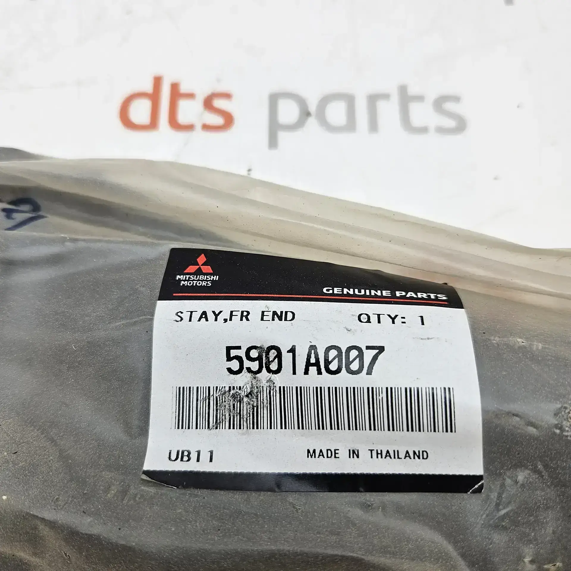 OEM Mitsubishi 5901A007 – Front end stay bracket