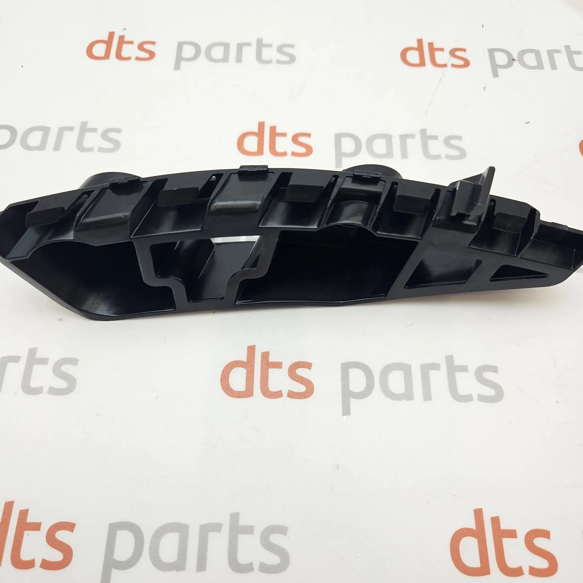 OEM VAG 5C6807184A – Front Bumper Right Side Retainer