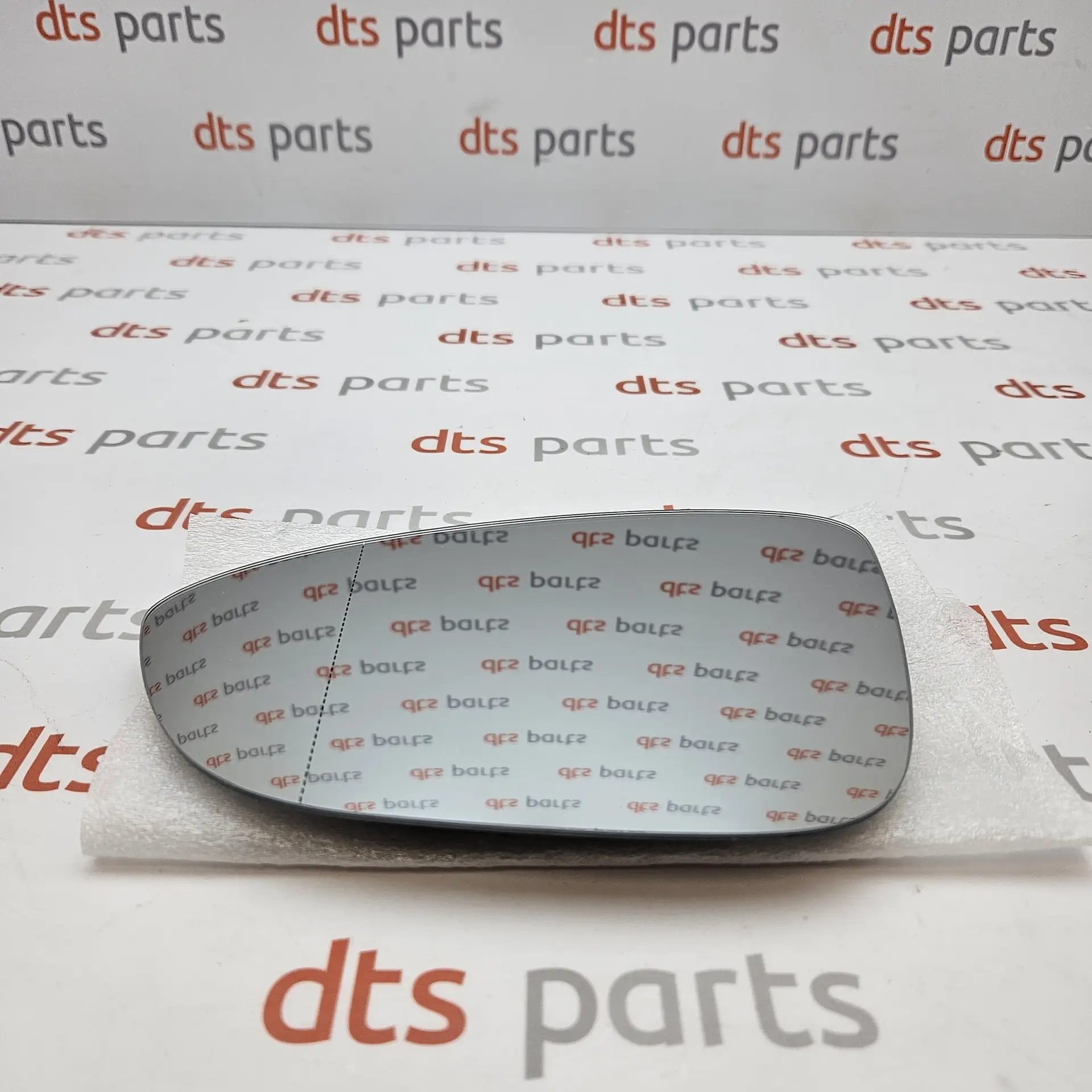 OEM VAG 5C6857521B – Left rear view mirror glass