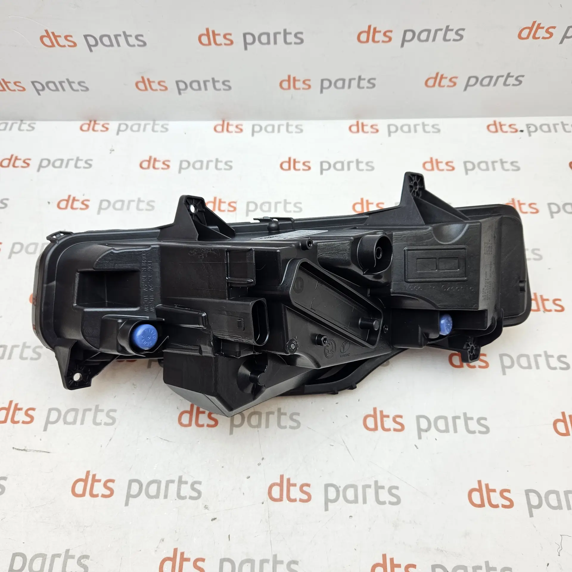 OEM VAG 5E3941700 – Front right led fog light lamp assembly