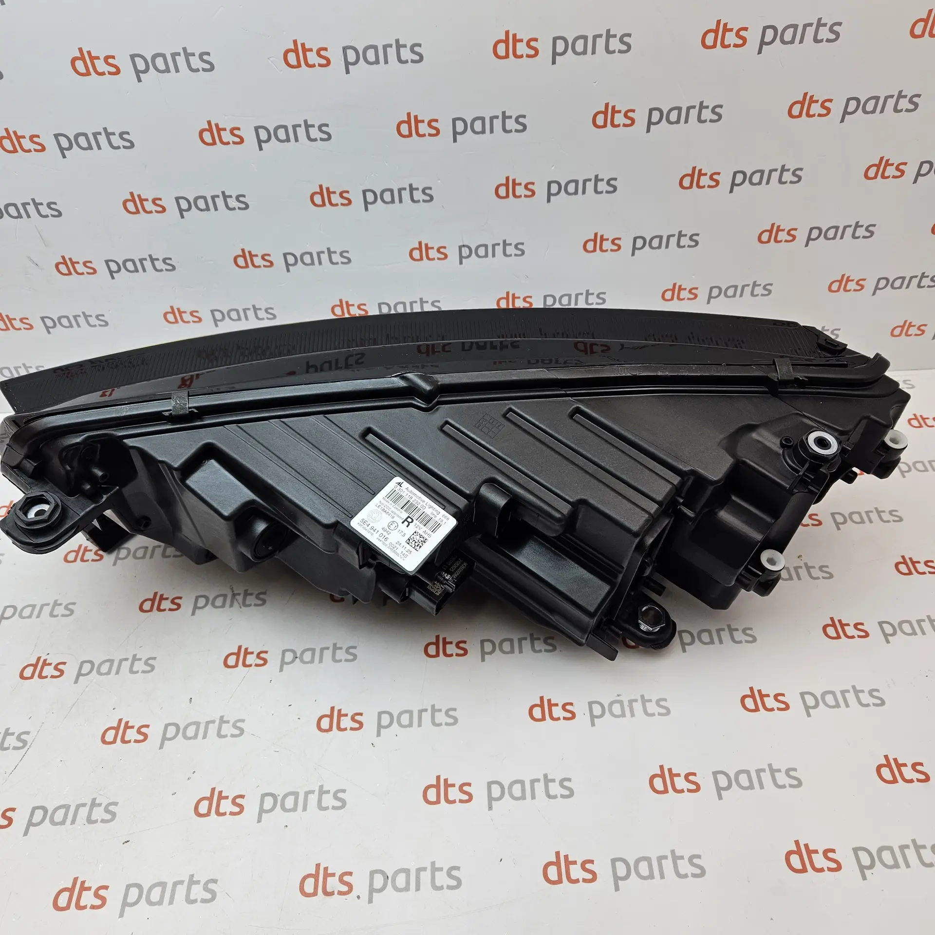 OEM VAG 5E4941016 – Right Front LED headlight