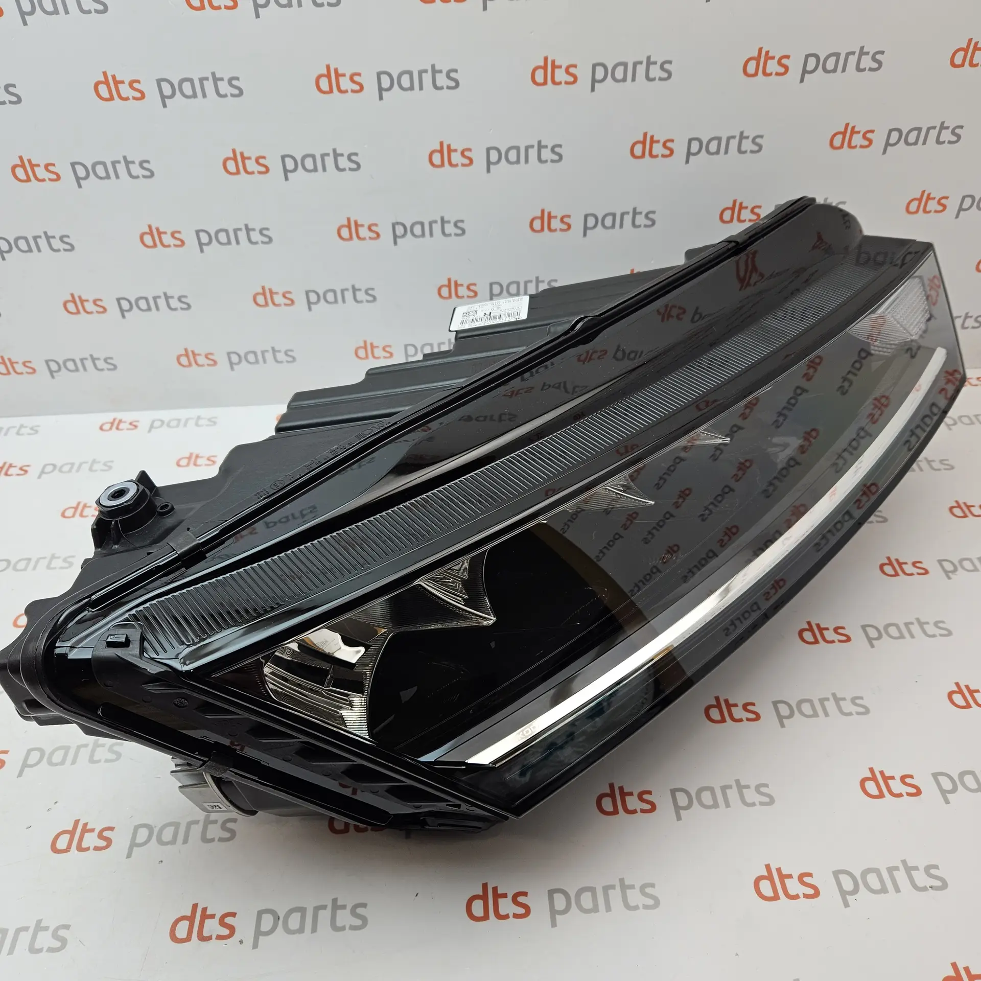OEM VAG 5E4941016 – Right Front LED headlight