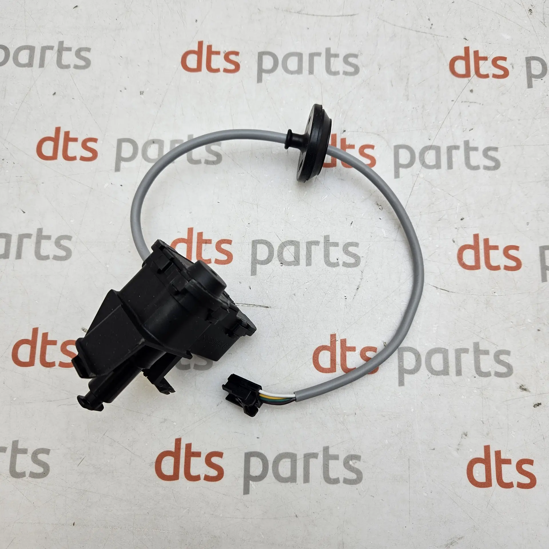 OEM VAG 5G0810773A – Fuel filler flap door lock actuator motor