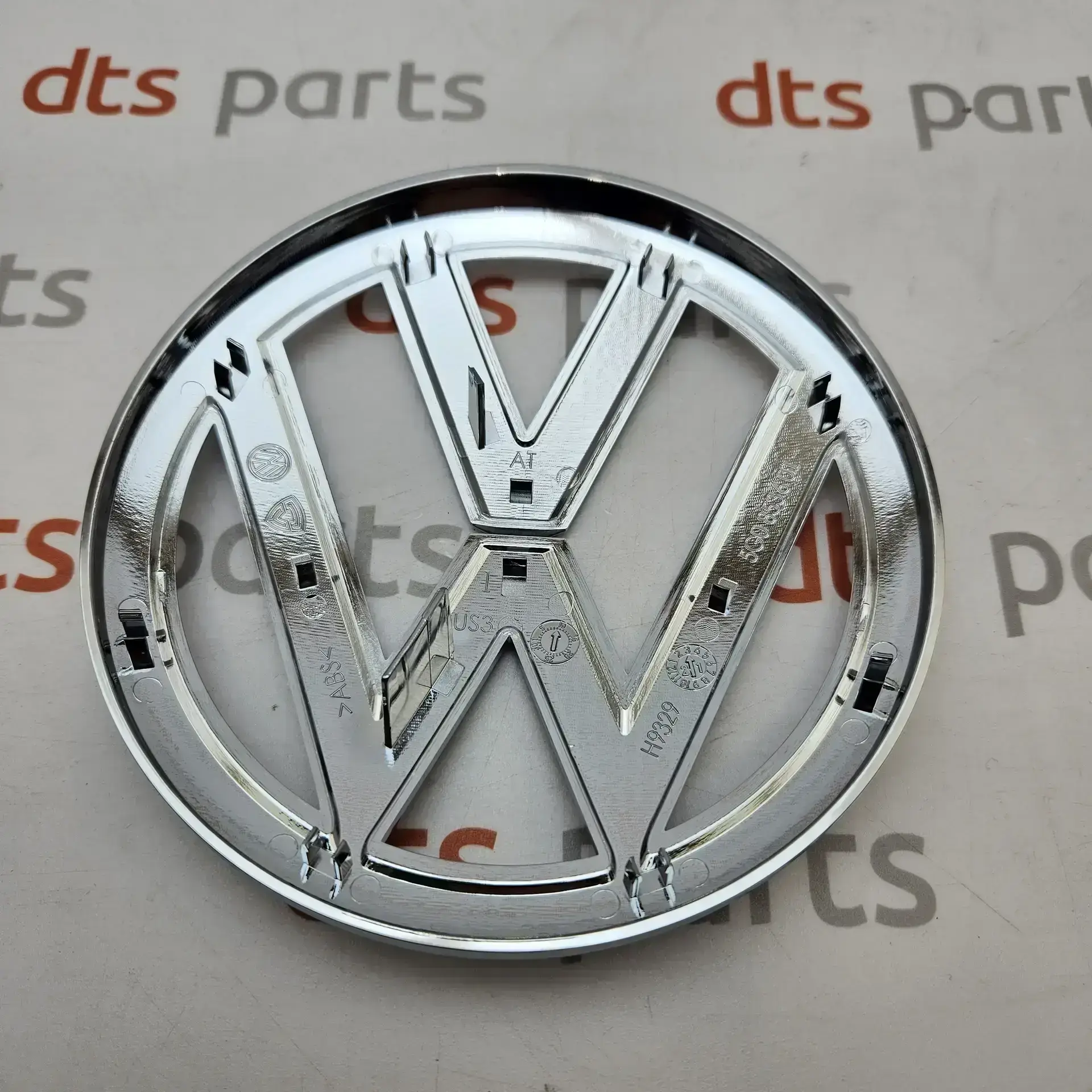 OEM Volkswagen 5G08536012ZZ – Front grille emblem