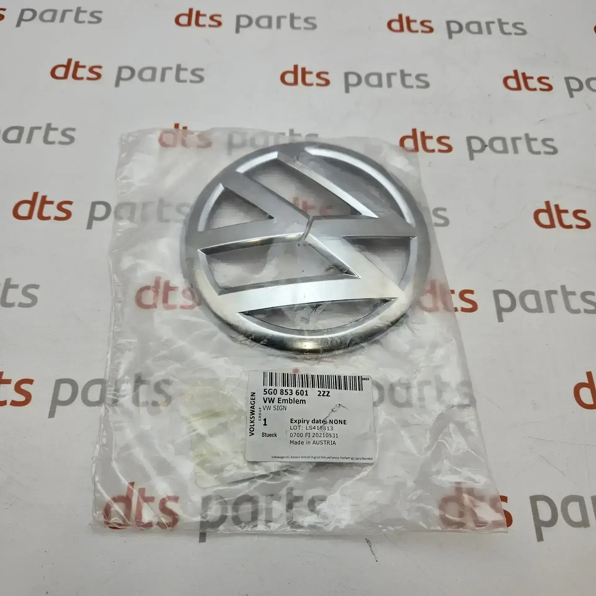 OEM Volkswagen 5G08536012ZZ – Front grille emblem