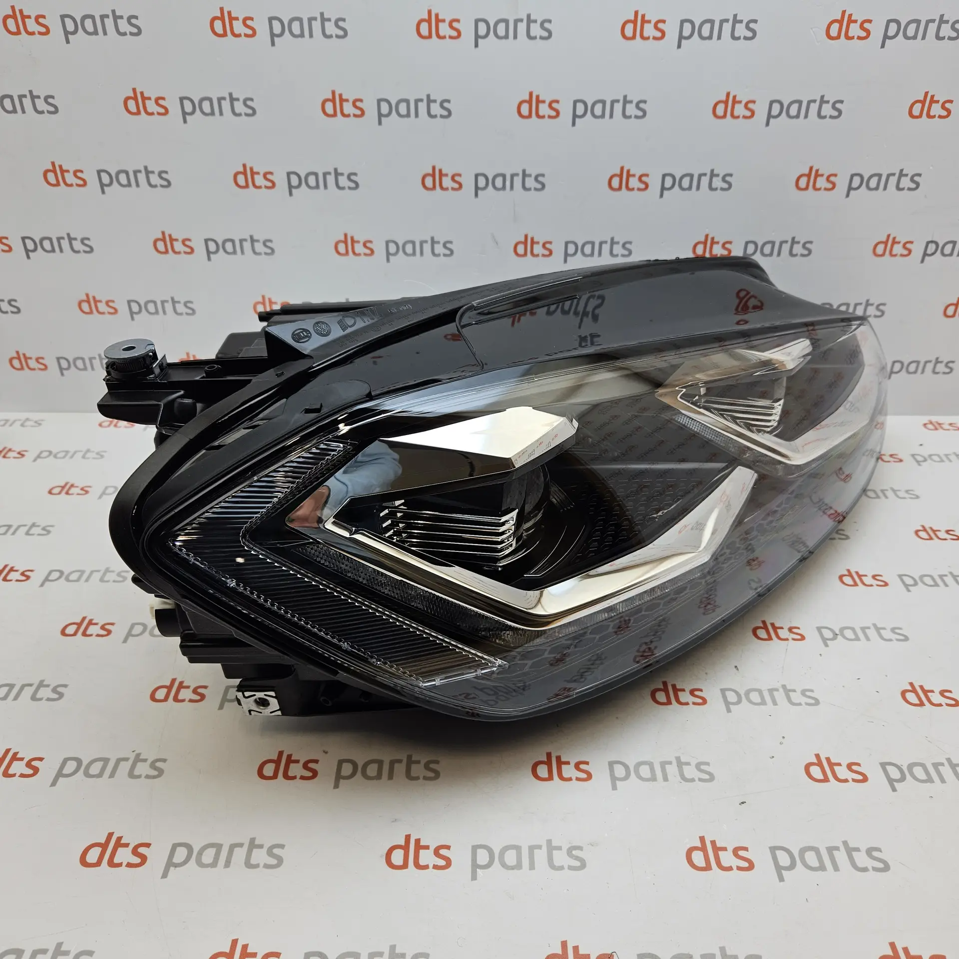 OEM VAG 5G1941078 – LED headlight right-hand (passenger side)