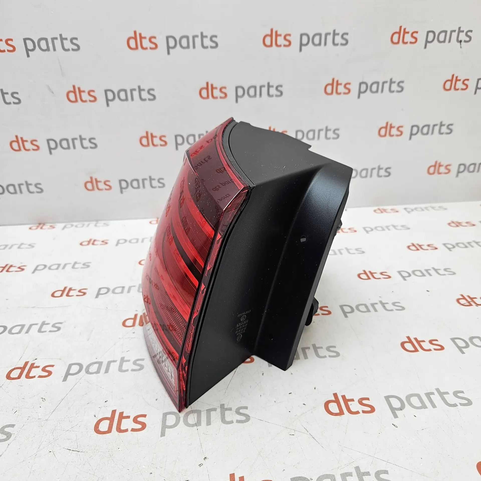 OEM VAG 5G9945095E – Left outer rear tail light lamp assembly