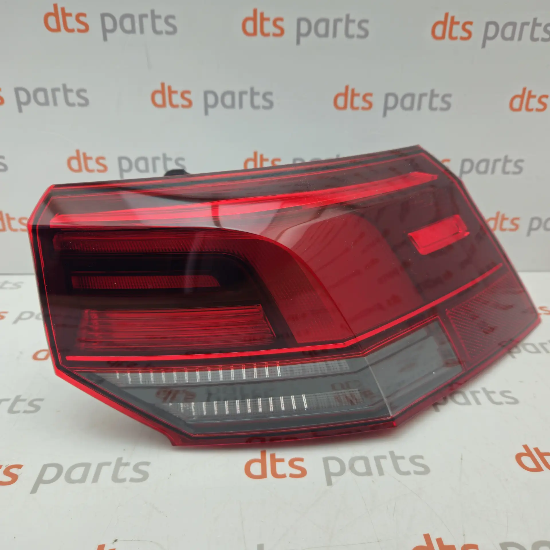 OEM VAG 5H0945096C – Rear right outer light