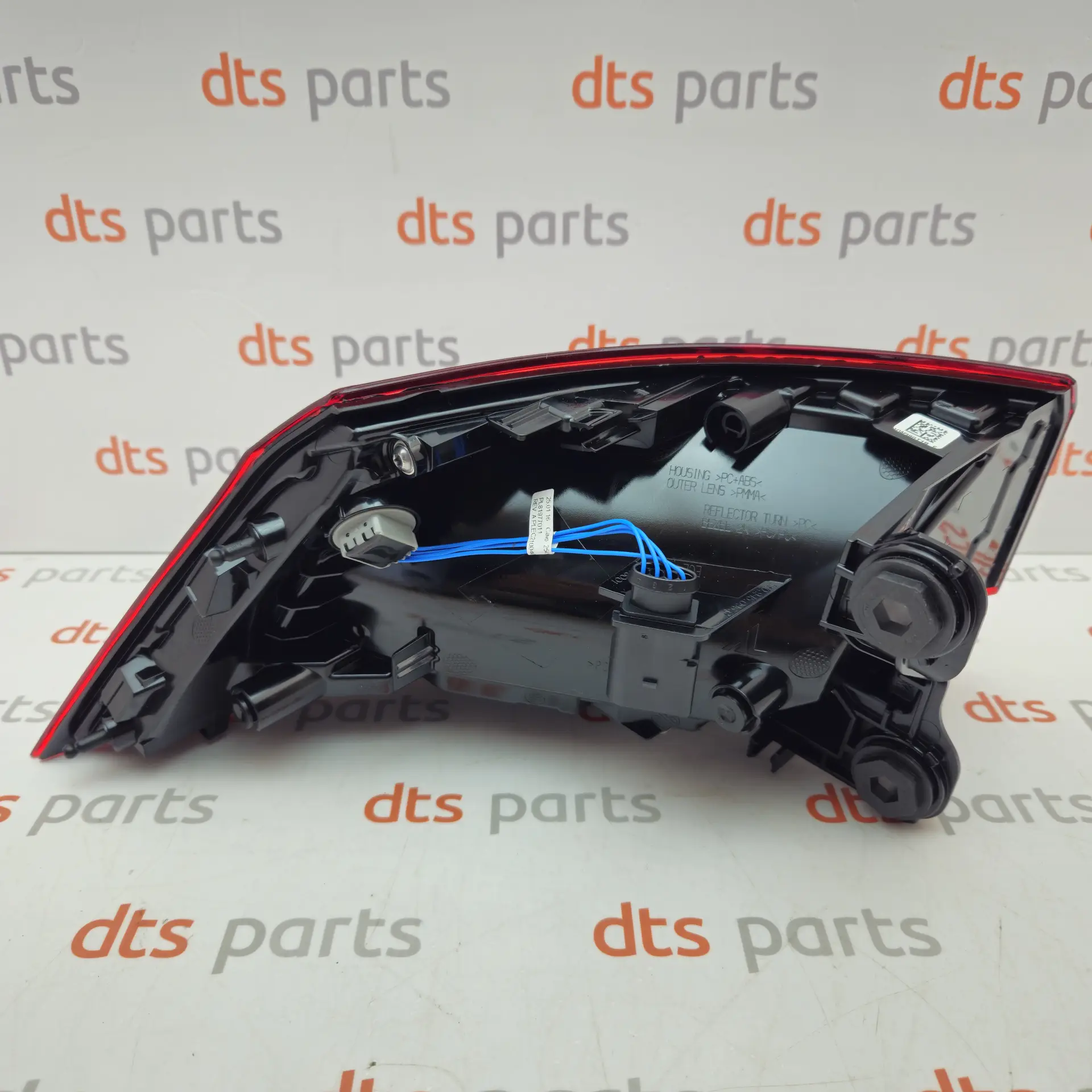 OEM VAG 5H0945096C – Rear right outer light