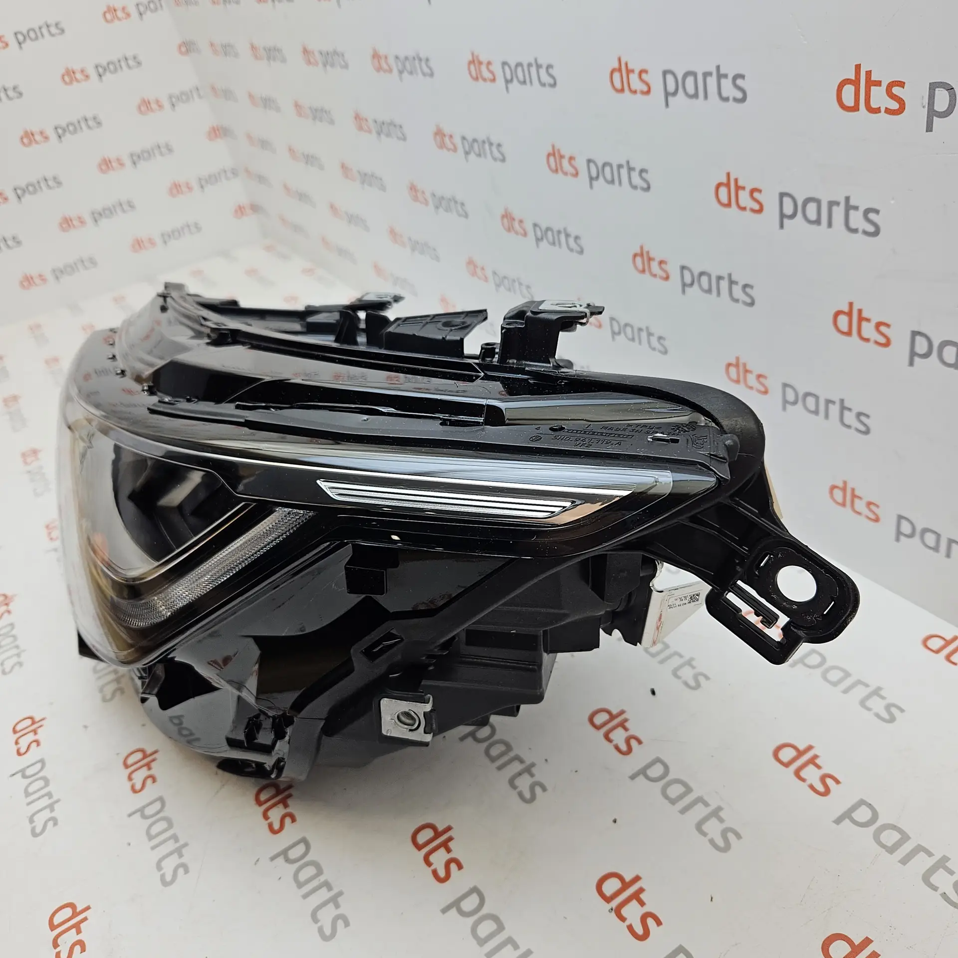 OEM Volkswagen 5H1941029A – Left front LED headlight assembly