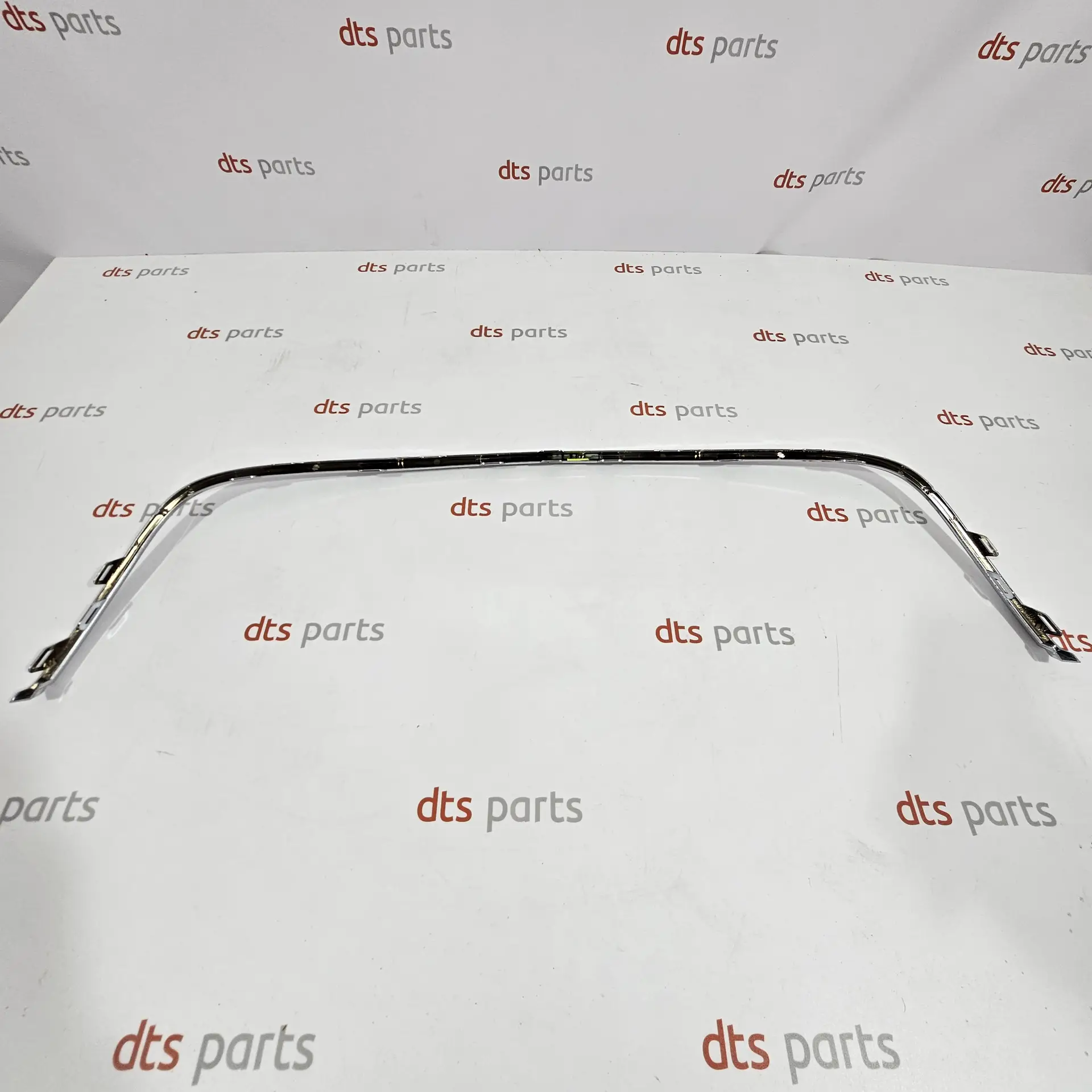 OEM VAG 5L08536072ZZ – Front radiator grille