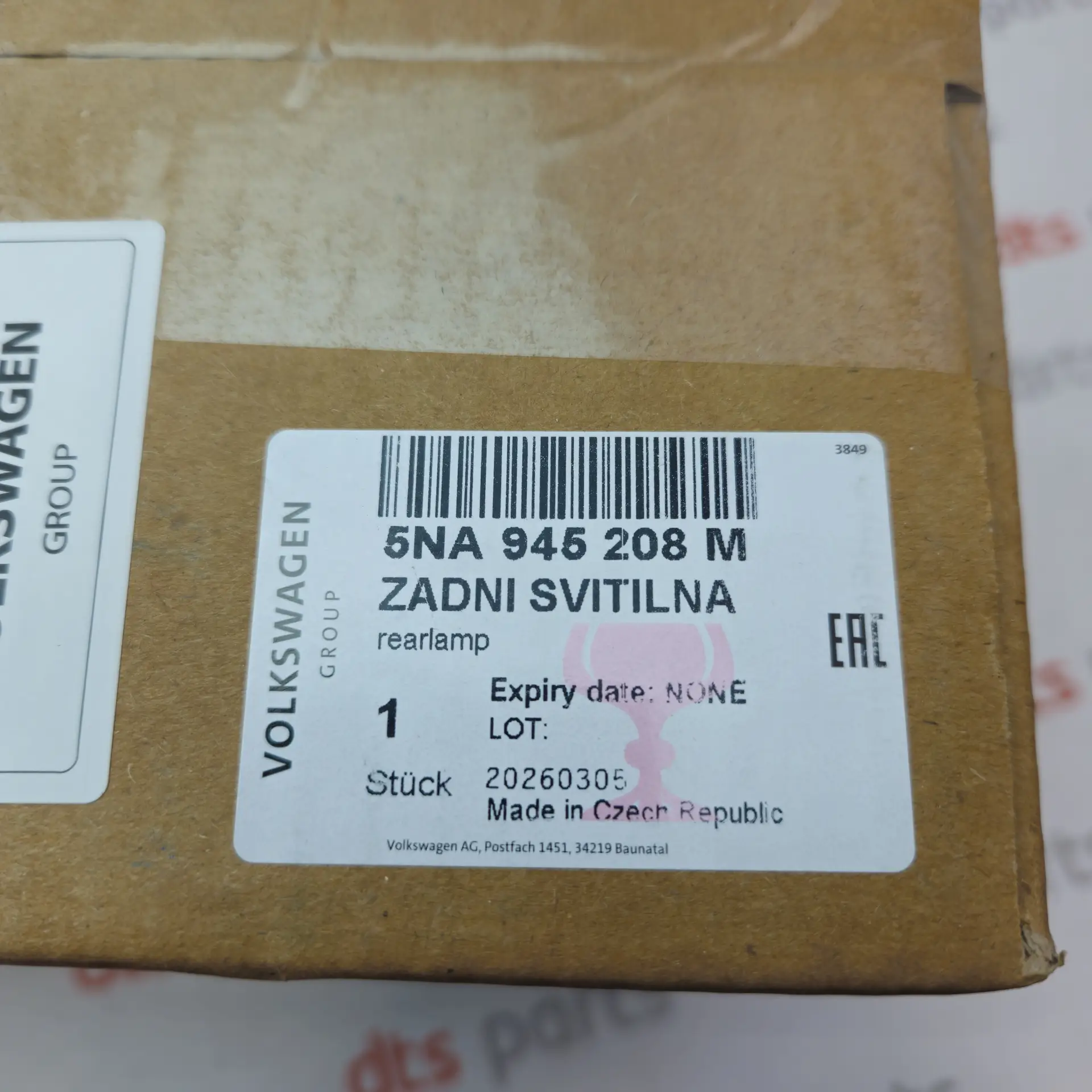 OEM VAG 5NA945208M – Outer rear combination tail light assembly