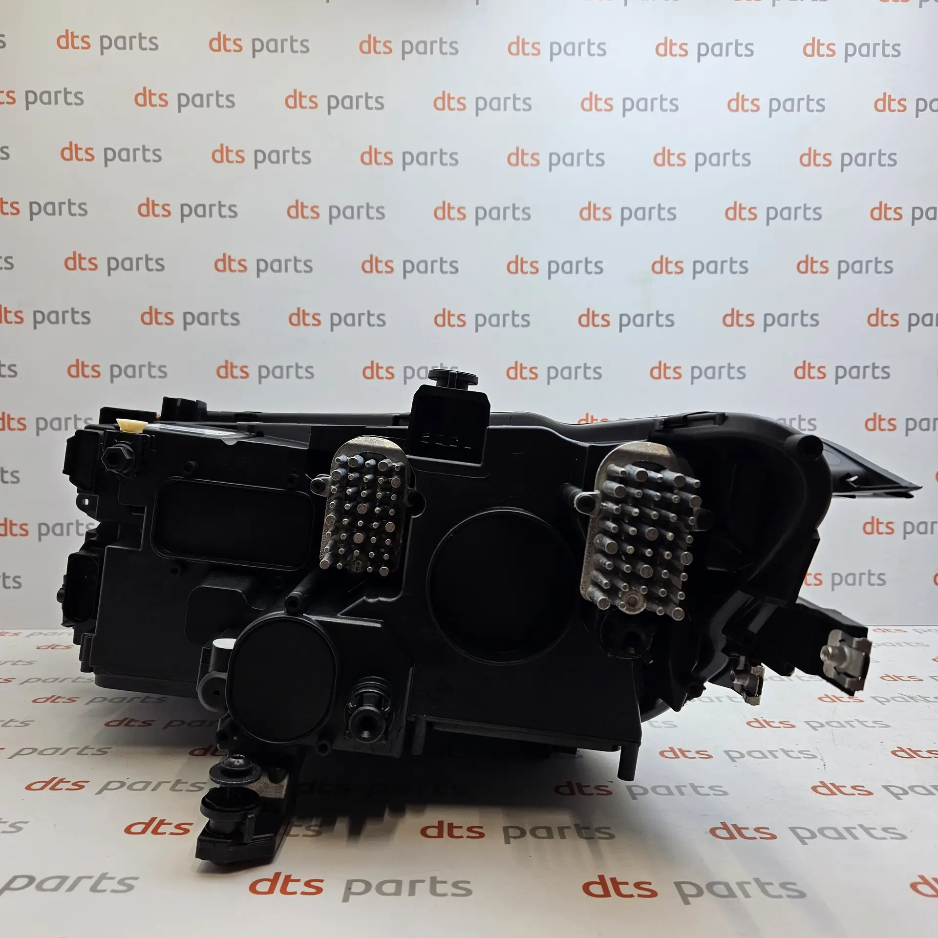 OEM Volkswagen 5NB941114F – Front right headlight
