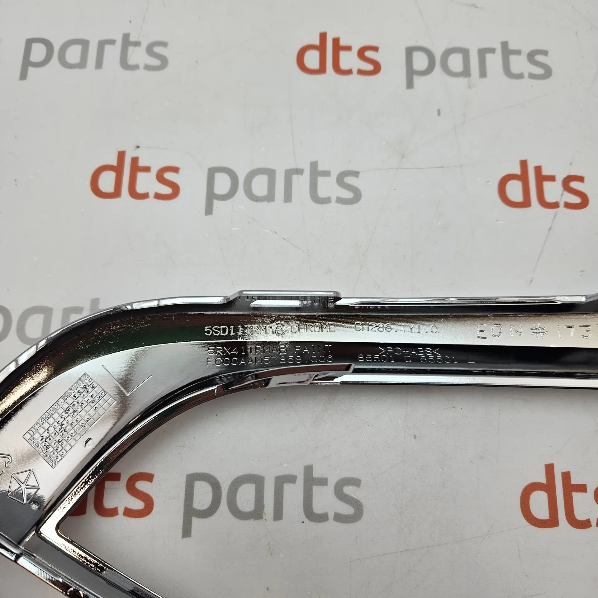 OEM FCA 5SD11SZ0AC – SURROUND. Left. Chrysler Voyager, Chrysler Pacifica