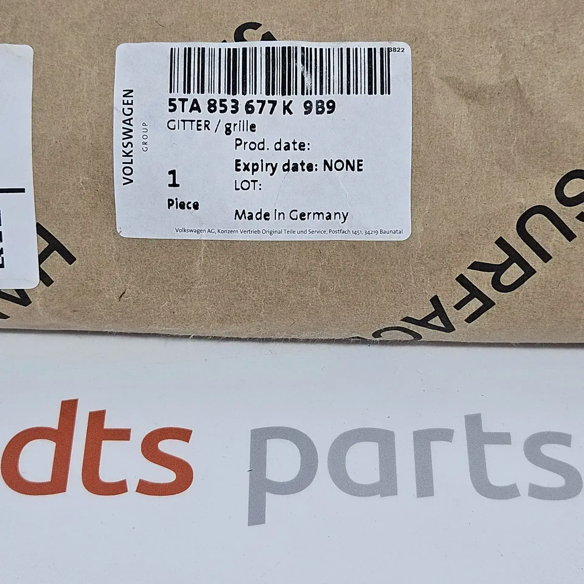 OEM VAG 5TA853677K9B9 – Front bumper radiator grille