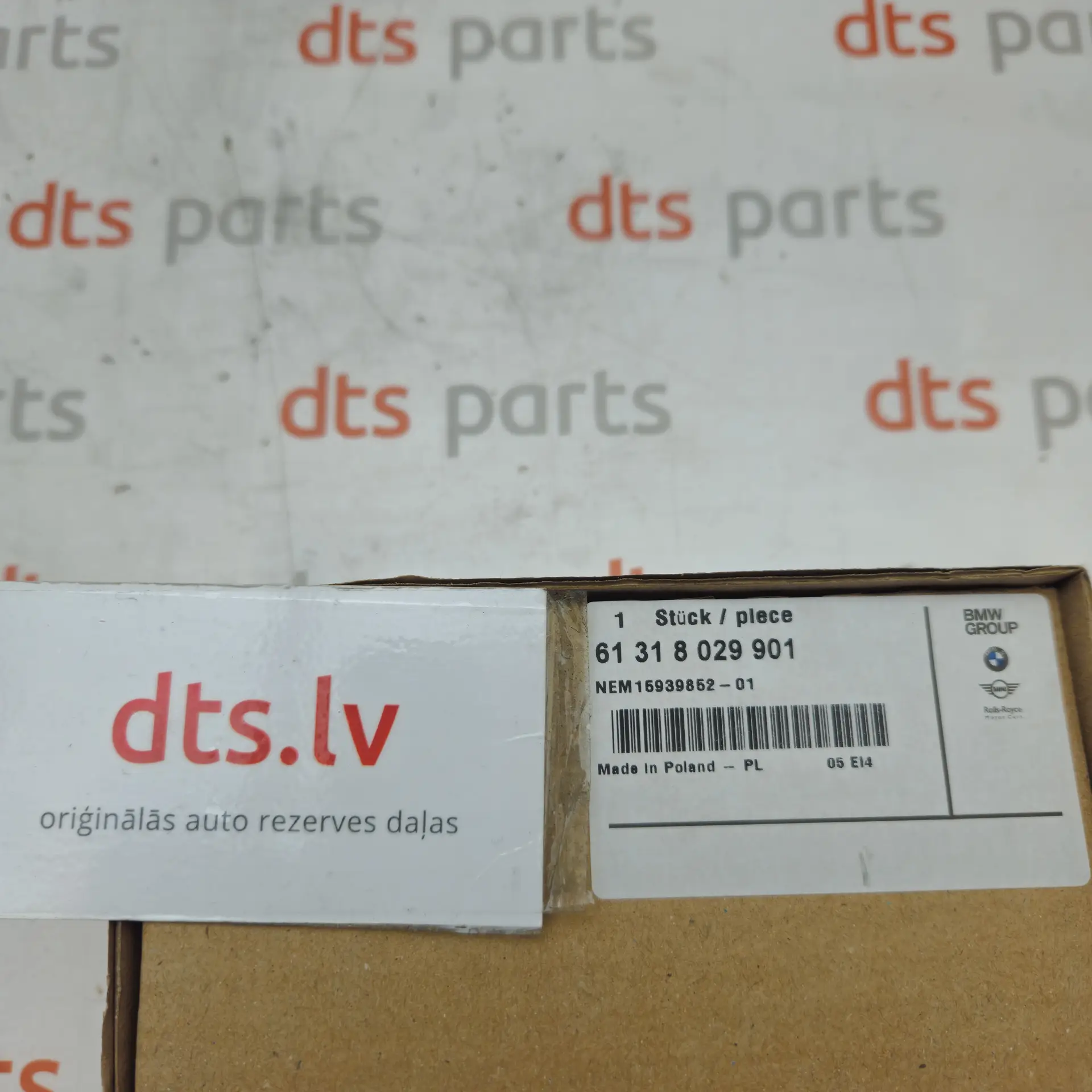OEM BMW 61318029901 – Rear passenger door power window switch with bezel assembly
