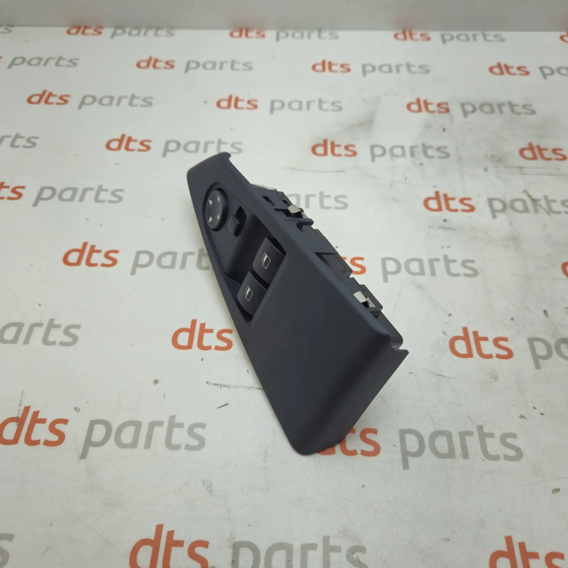 OEM BMW 61318029909 – Driver side master power window and mirror switch block