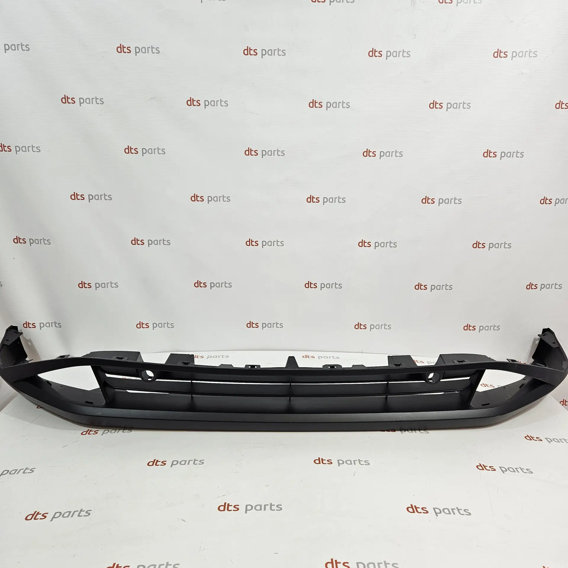 OEM Nissan 620266UA0A – Front bumper lower grill