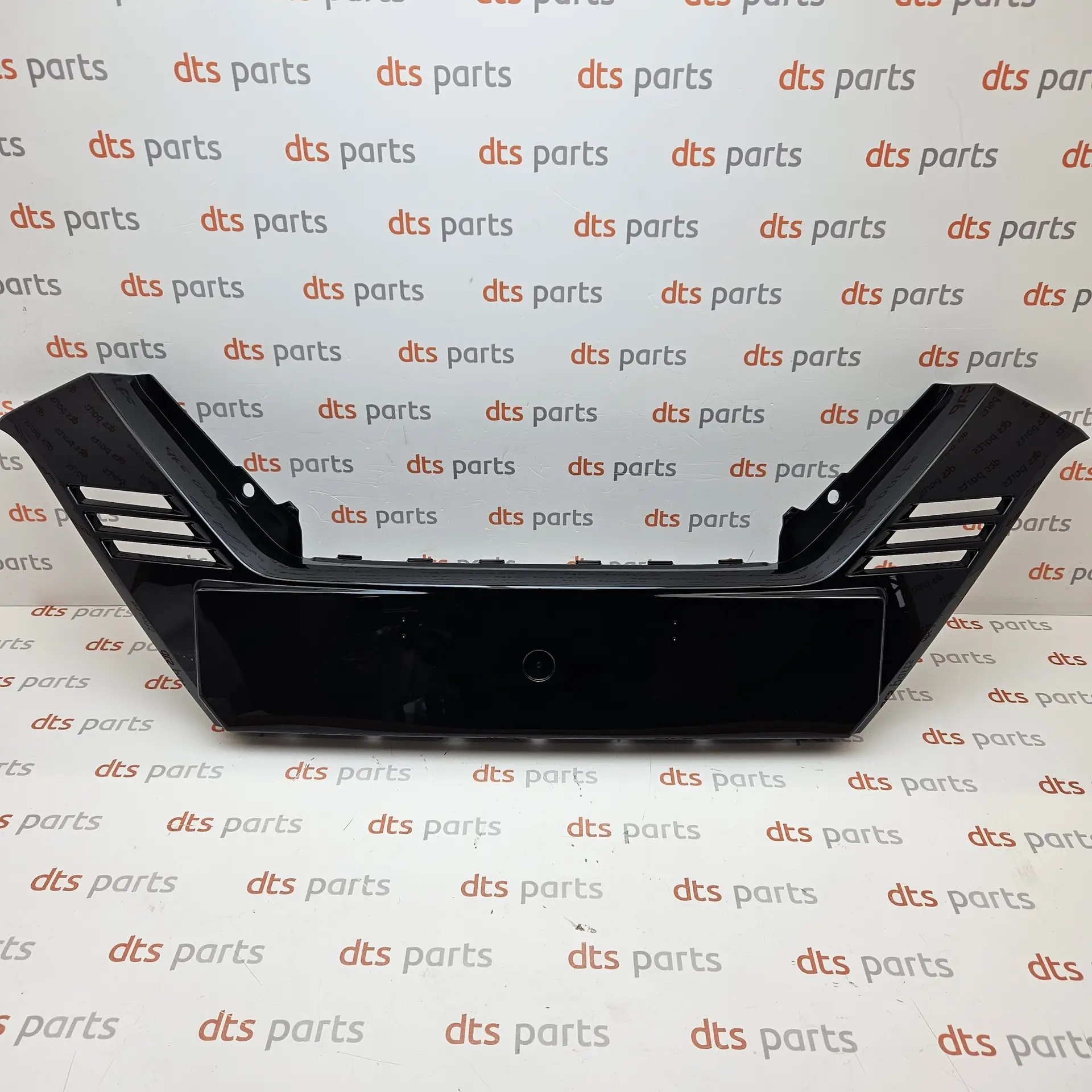 OEM Nissan 62070HV01A – Front bumper molding