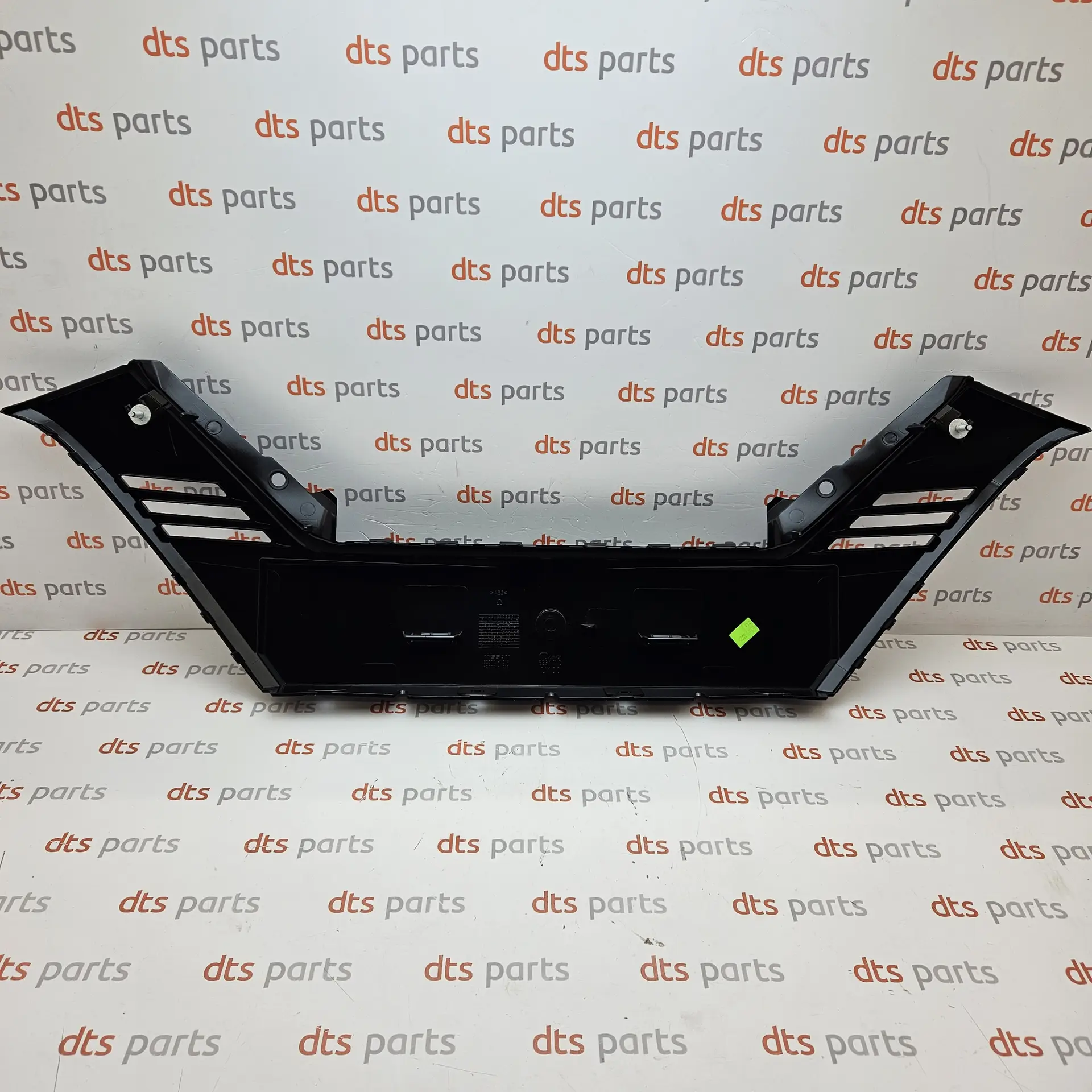 OEM Nissan 62070HV01A – Front bumper molding