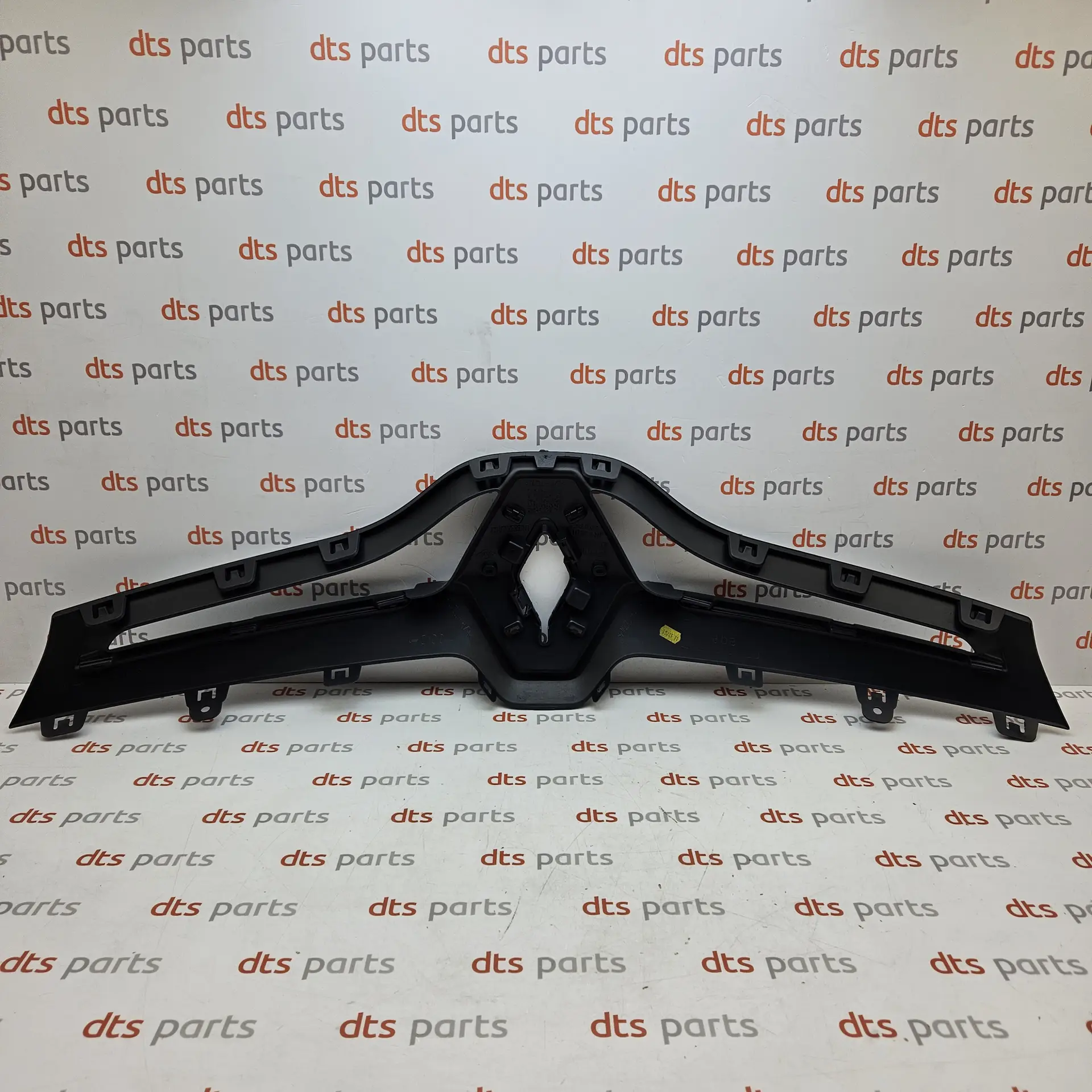 OEM Renault 620785866R – Front bumper upper molding / radiator grille