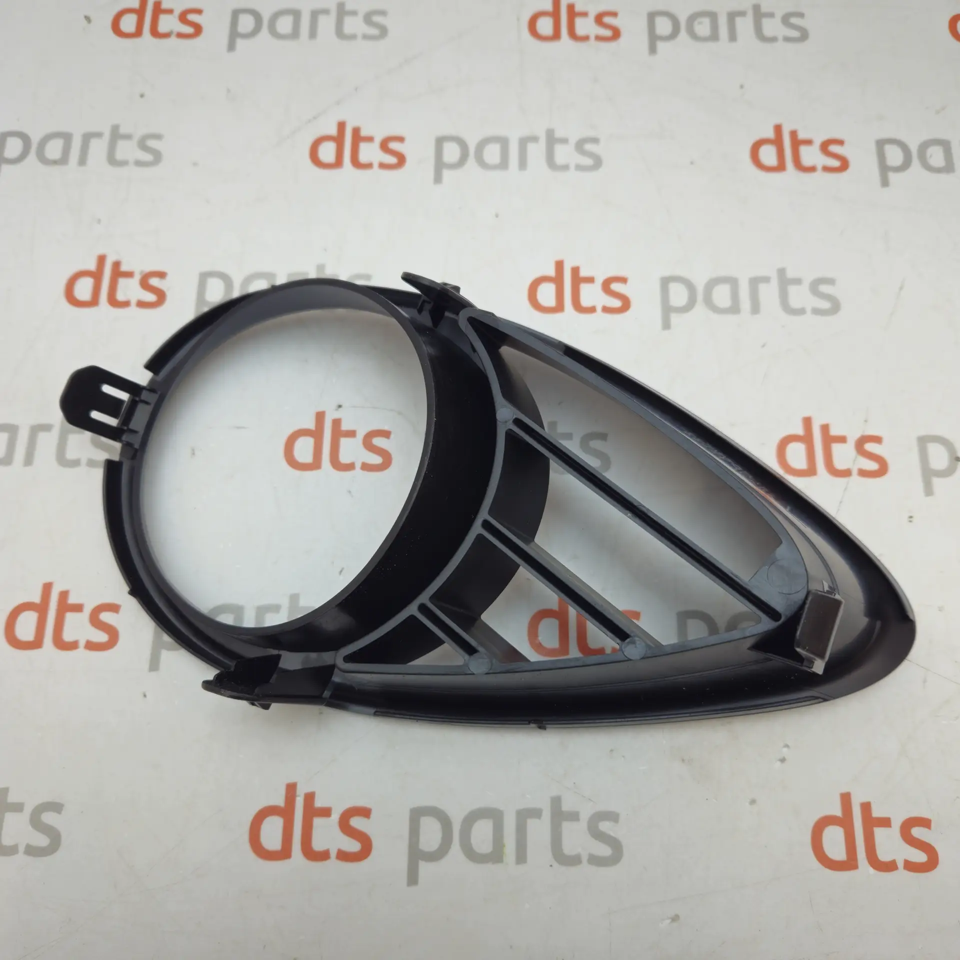 OEM Nissan 622571CA0A – FINISHER-FOG LAMP LH