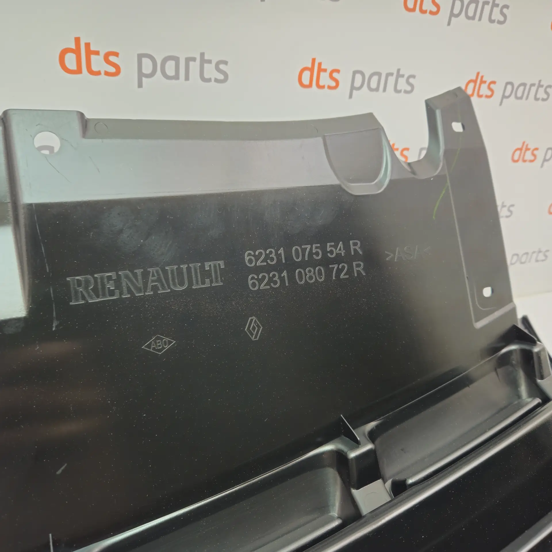 OEM Renault 623108072R – Front radiator grille
