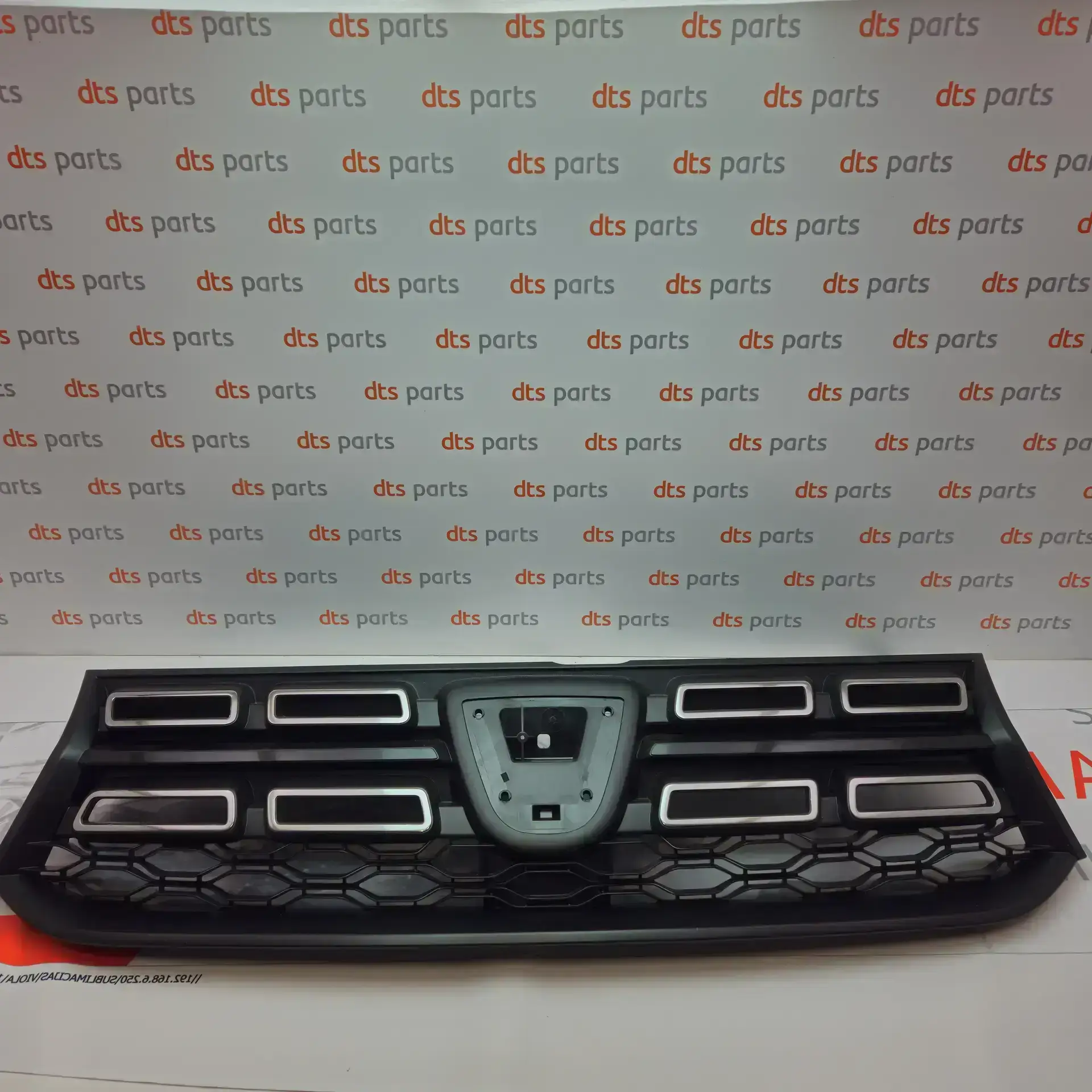 OEM Renault 623108072R – Front radiator grille