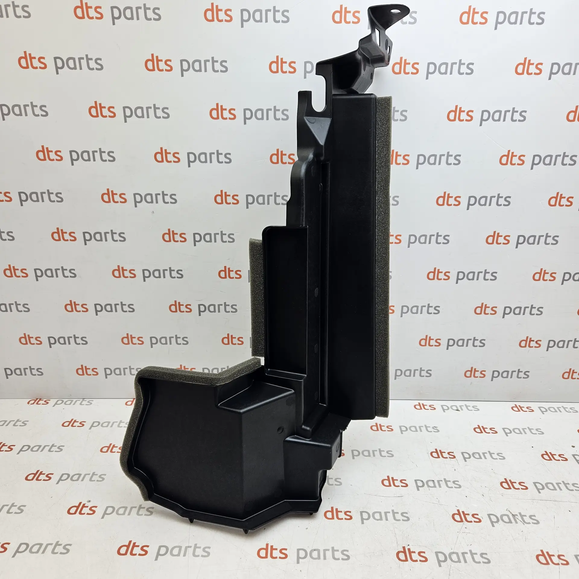 OEM Nissan 628233ZL0A – Front bumper grille reinforcement bracket support