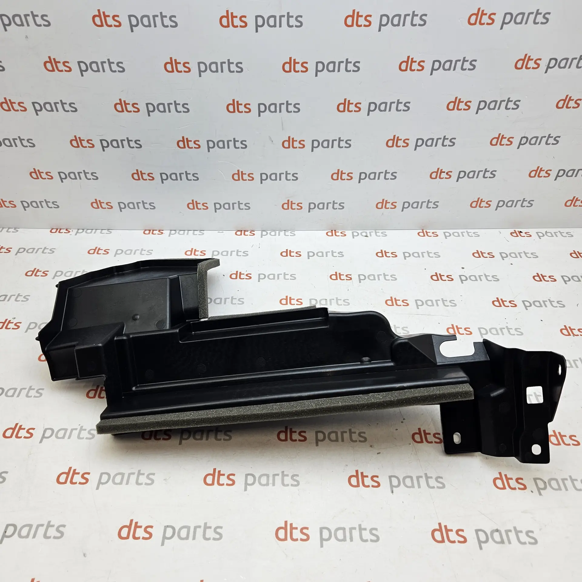 OEM Nissan 628233ZL0A – Front bumper grille reinforcement bracket support