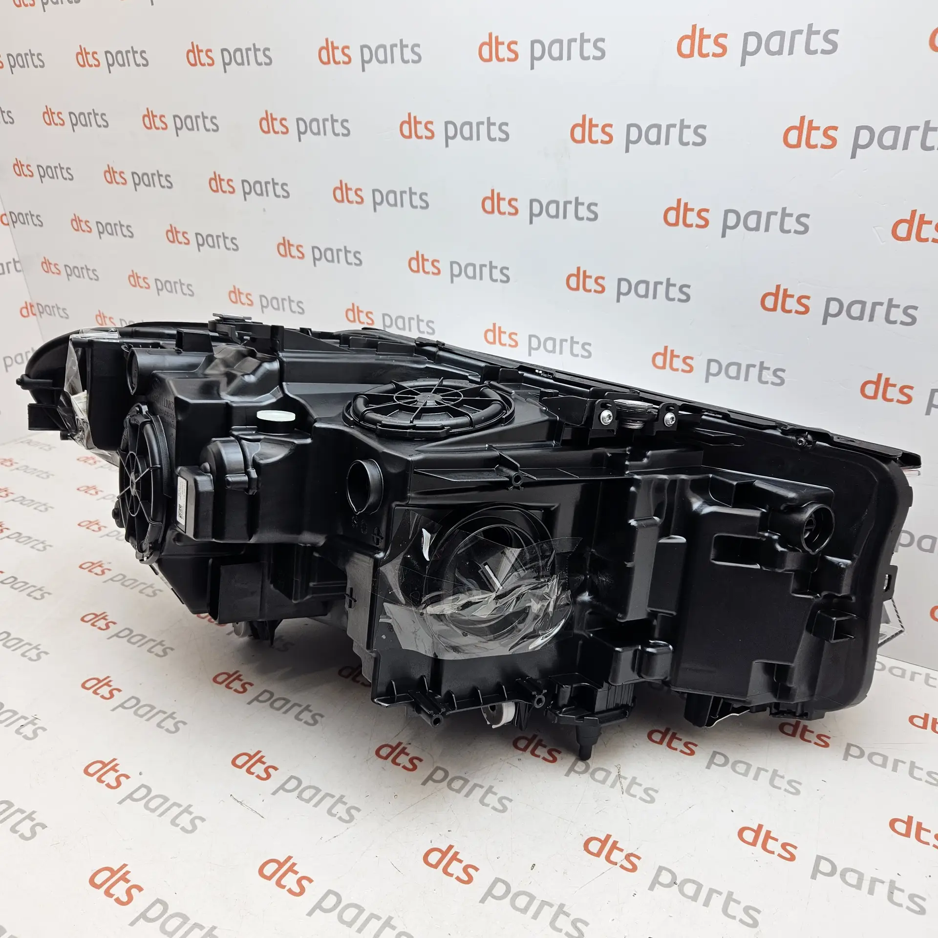 OEM BMW 63117214961 – Adaptive LED main headlamp housing assembly