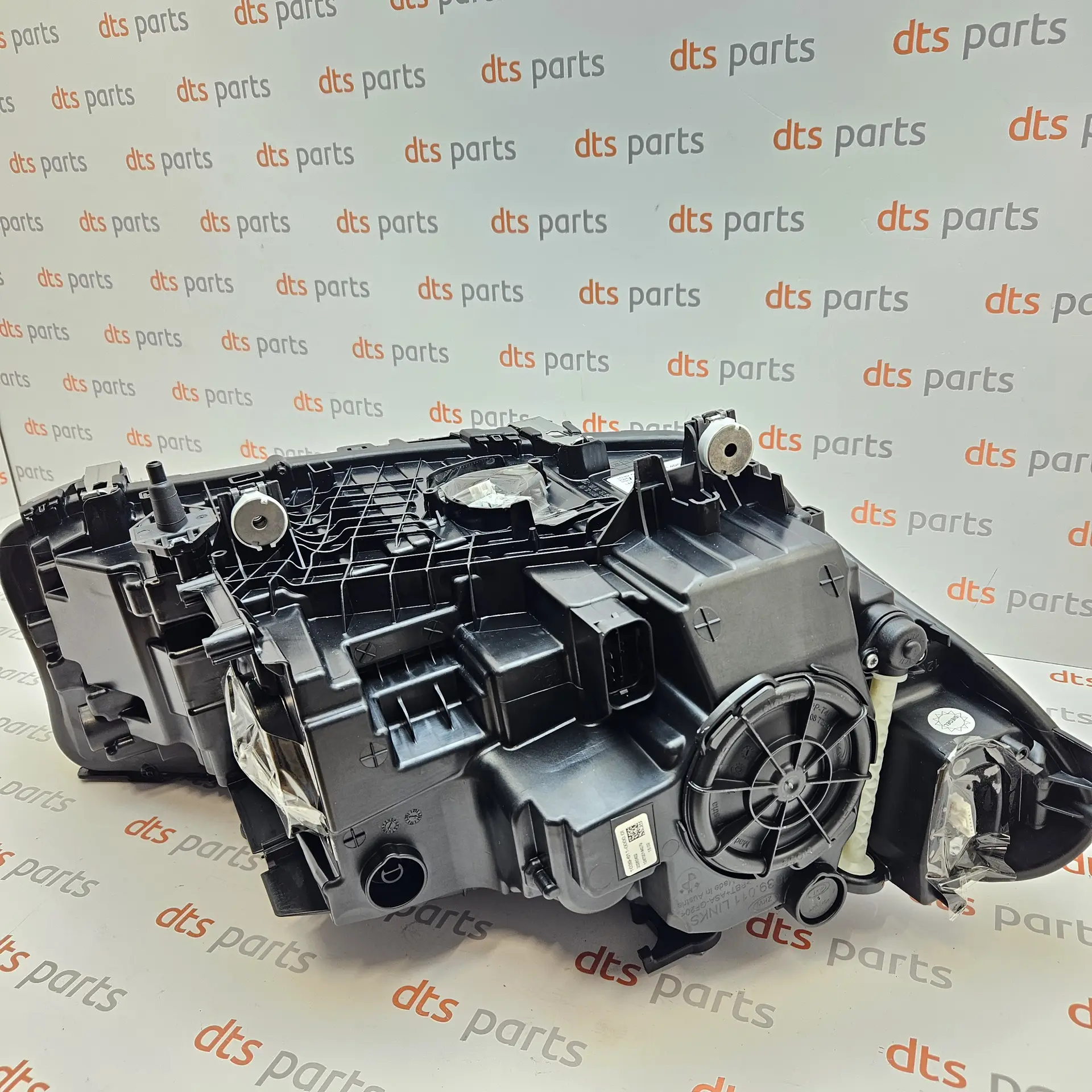 OEM BMW 63117214961 – Adaptive LED main headlamp housing assembly