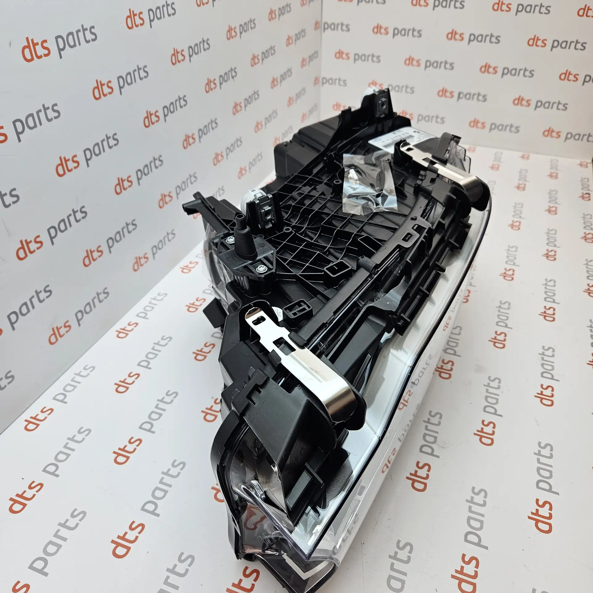 OEM BMW 63117214962 – Front right adaptive LED headlight assembly