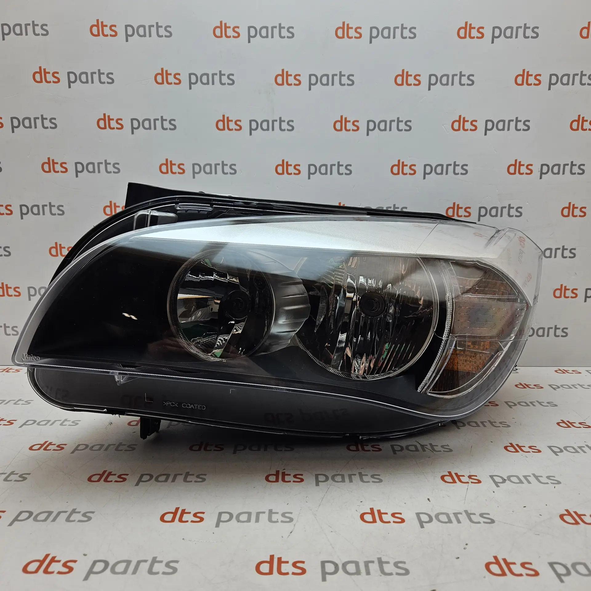 OEM BMW 63117290233 – Left front halogen headlight assembly