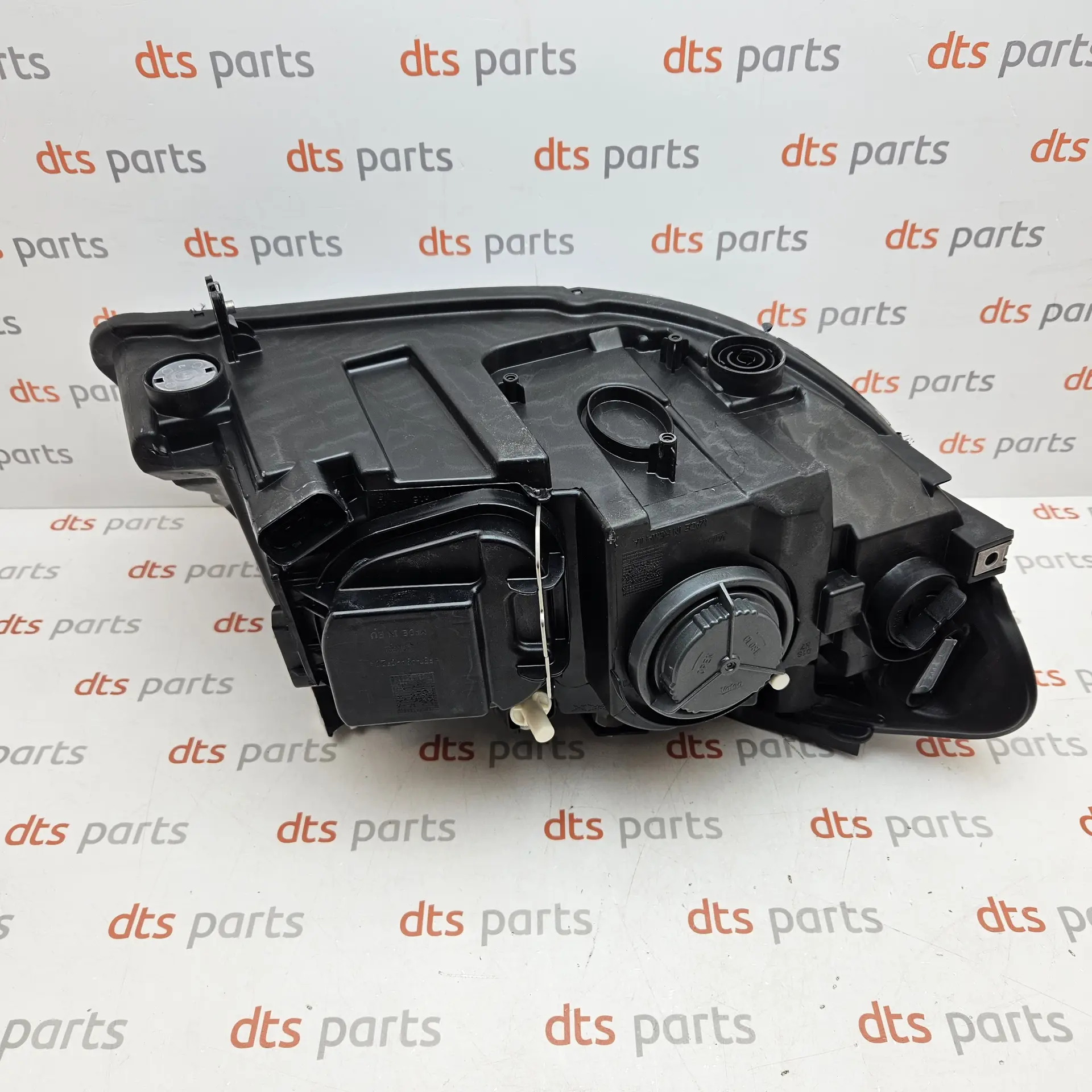 OEM BMW 63117290233 – Left front halogen headlight assembly