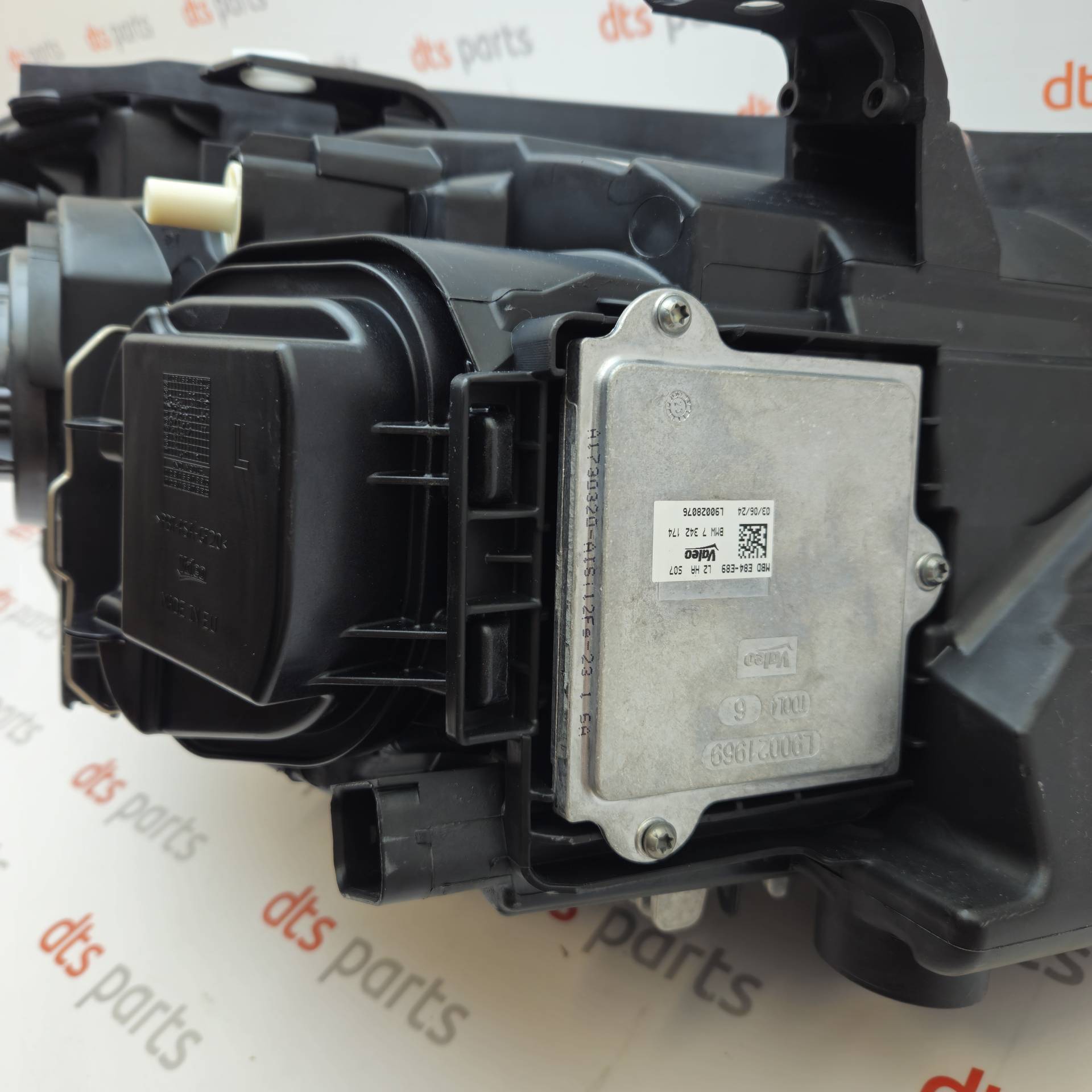 OEM BMW 63117290261 – Front left Bi-Xenon headlight