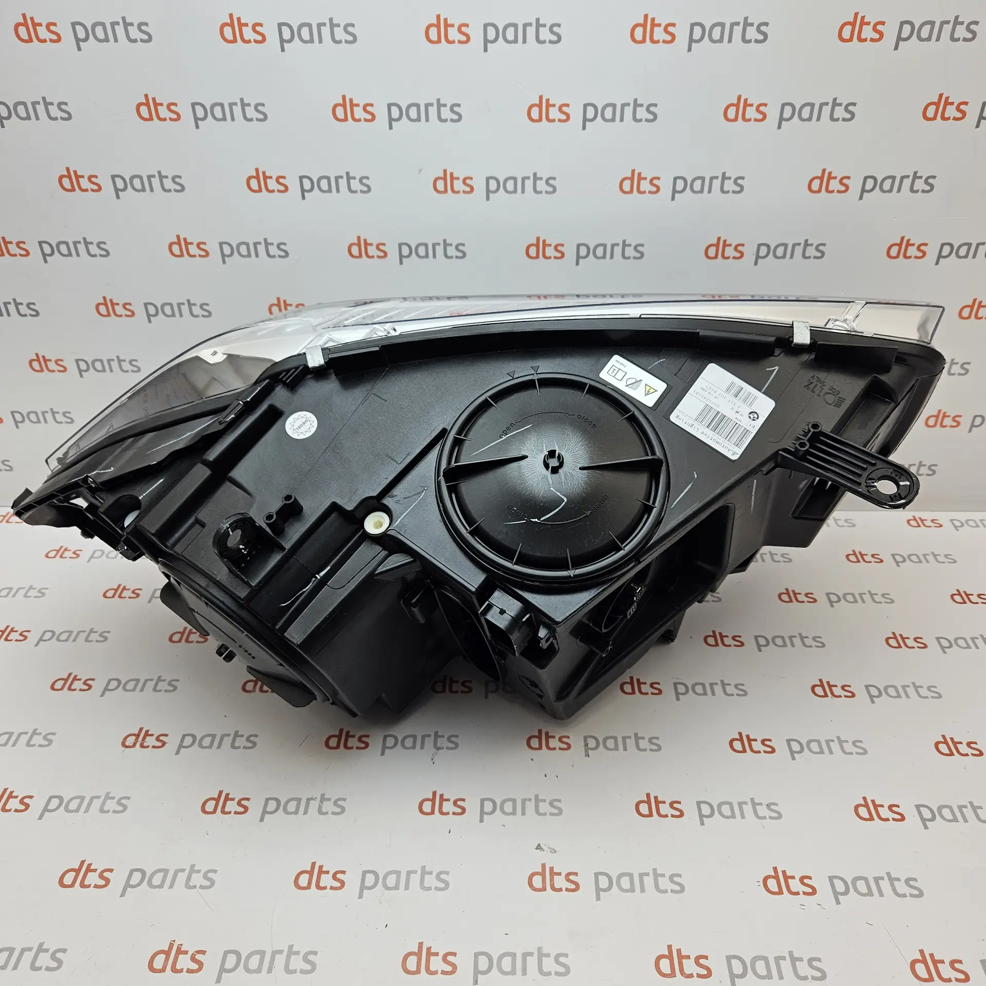 OEM BMW 63117317101 – Bi-Xenon / Adaptive LED Headlight Assembly