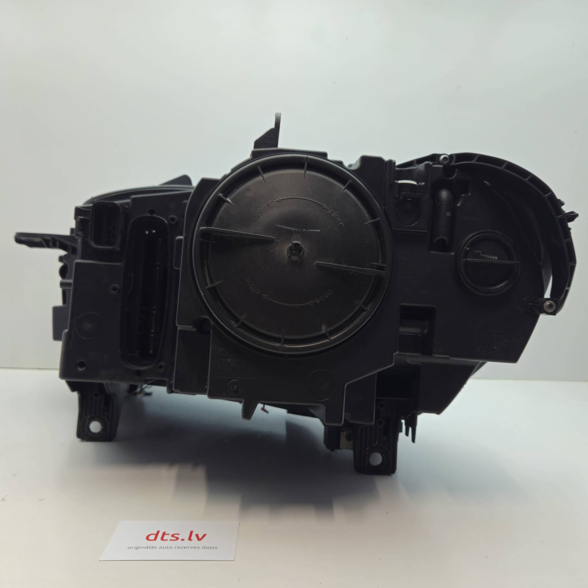OEM BMW 63117317106 – Right Adaptive Xenon Headlight