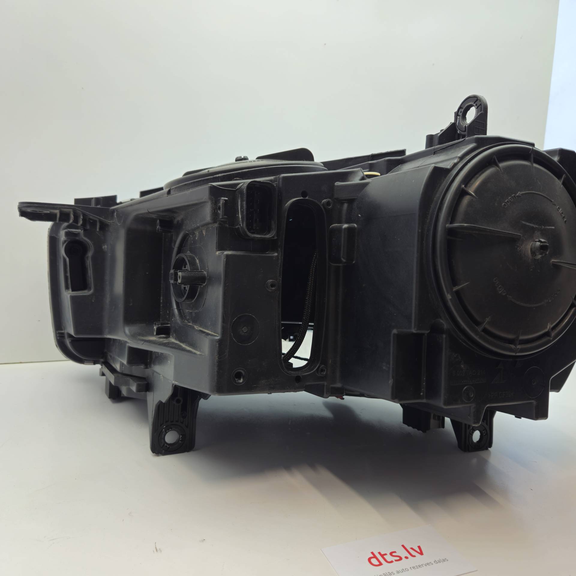 OEM BMW 63117317106 – Right Adaptive Xenon Headlight