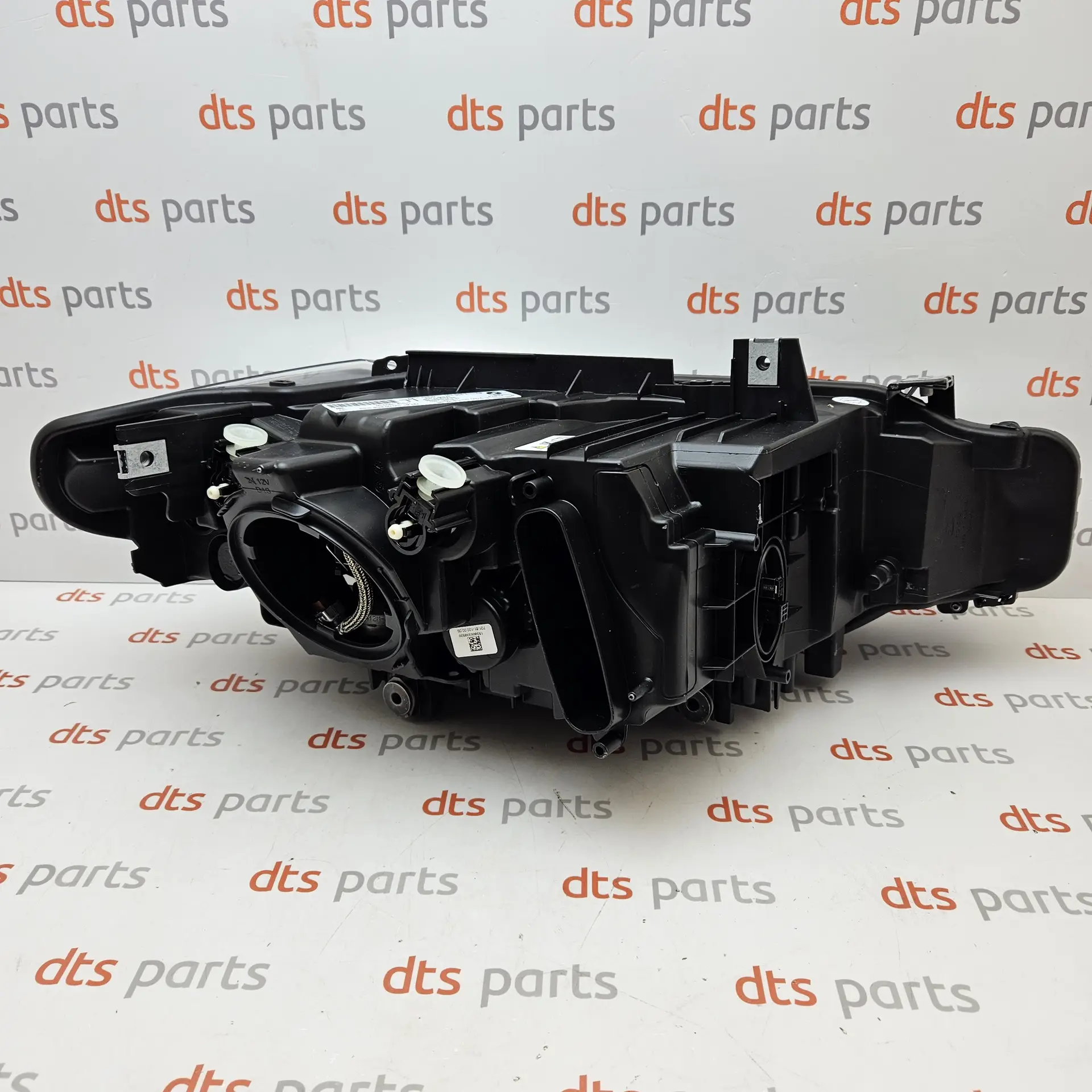 OEM BMW 63117338701 – Front left headlight