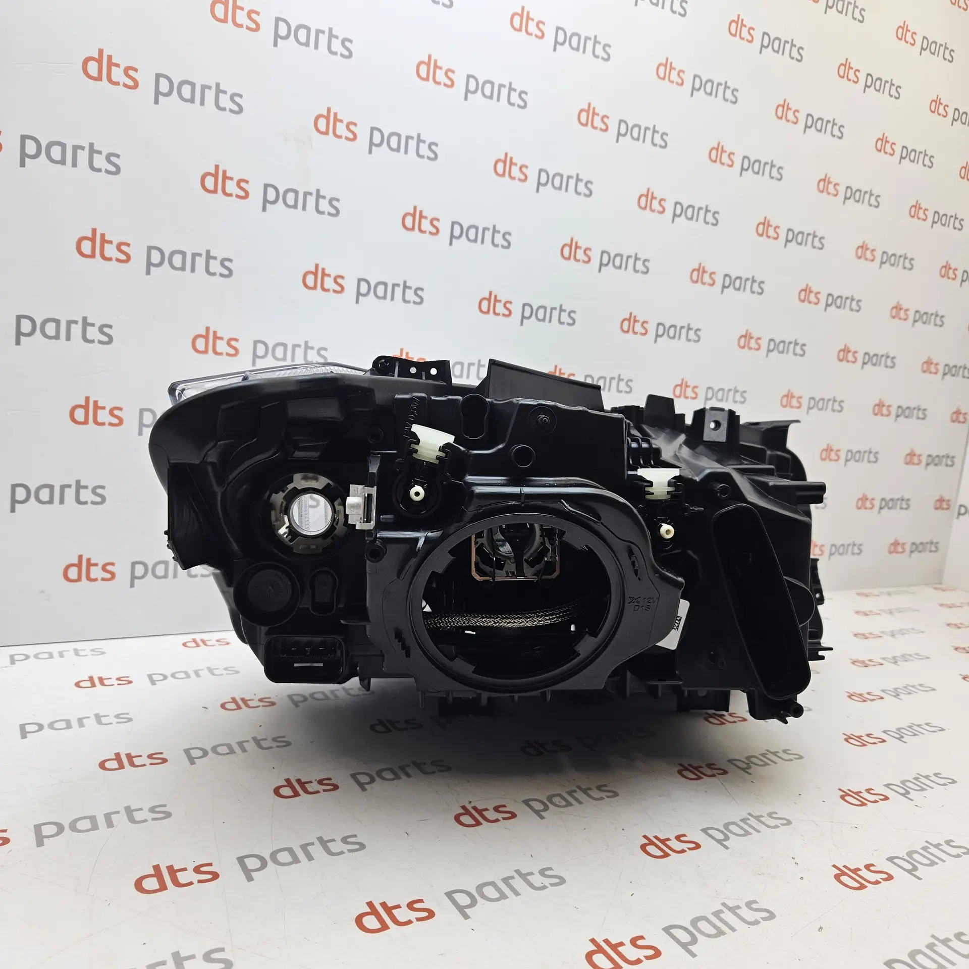 OEM BMW 63117355559 – Front left Bi-Xenon headlight
