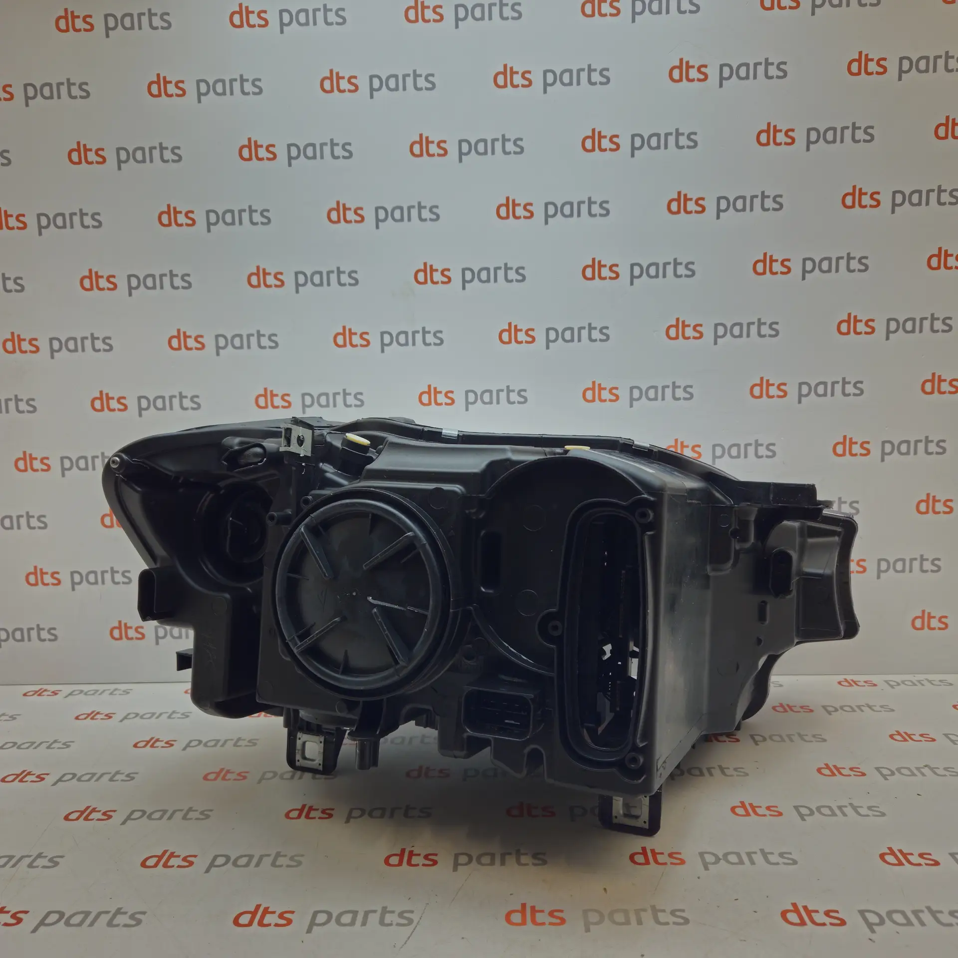 OEM BMW 63117401131 – Bi-Xenon Headlight Assembly for the left (driver) side