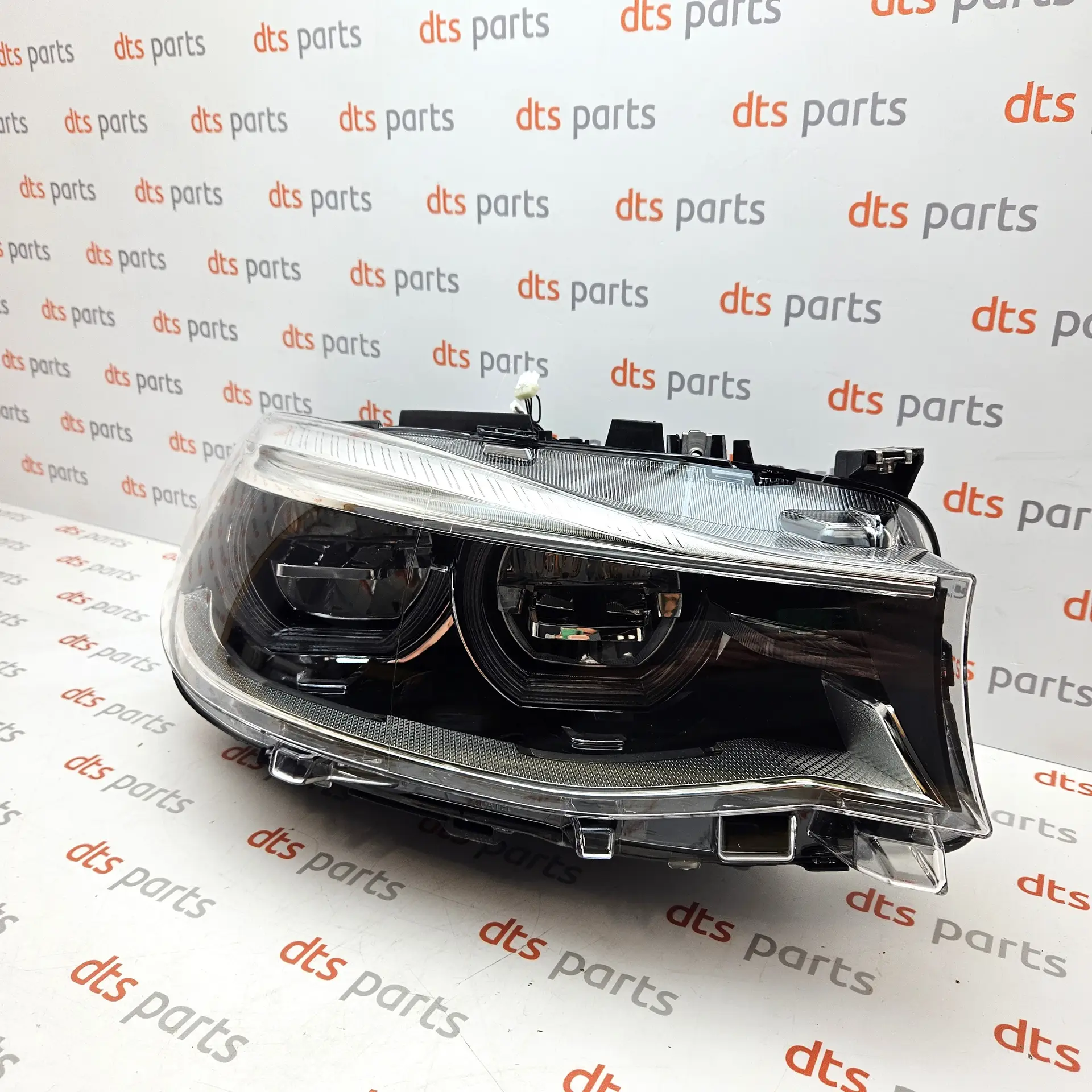 OEM BMW 63117470420 – Right headlight