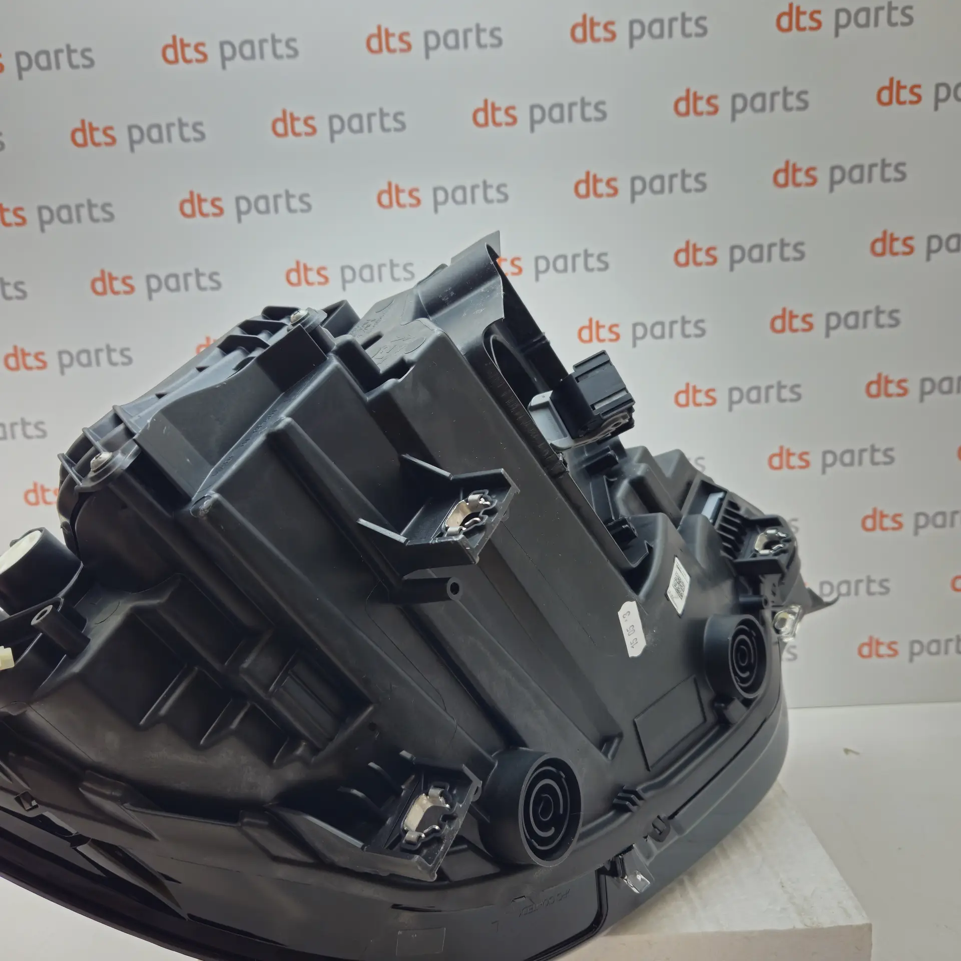 OEM BMW 63118494337 – Front left LED headlight