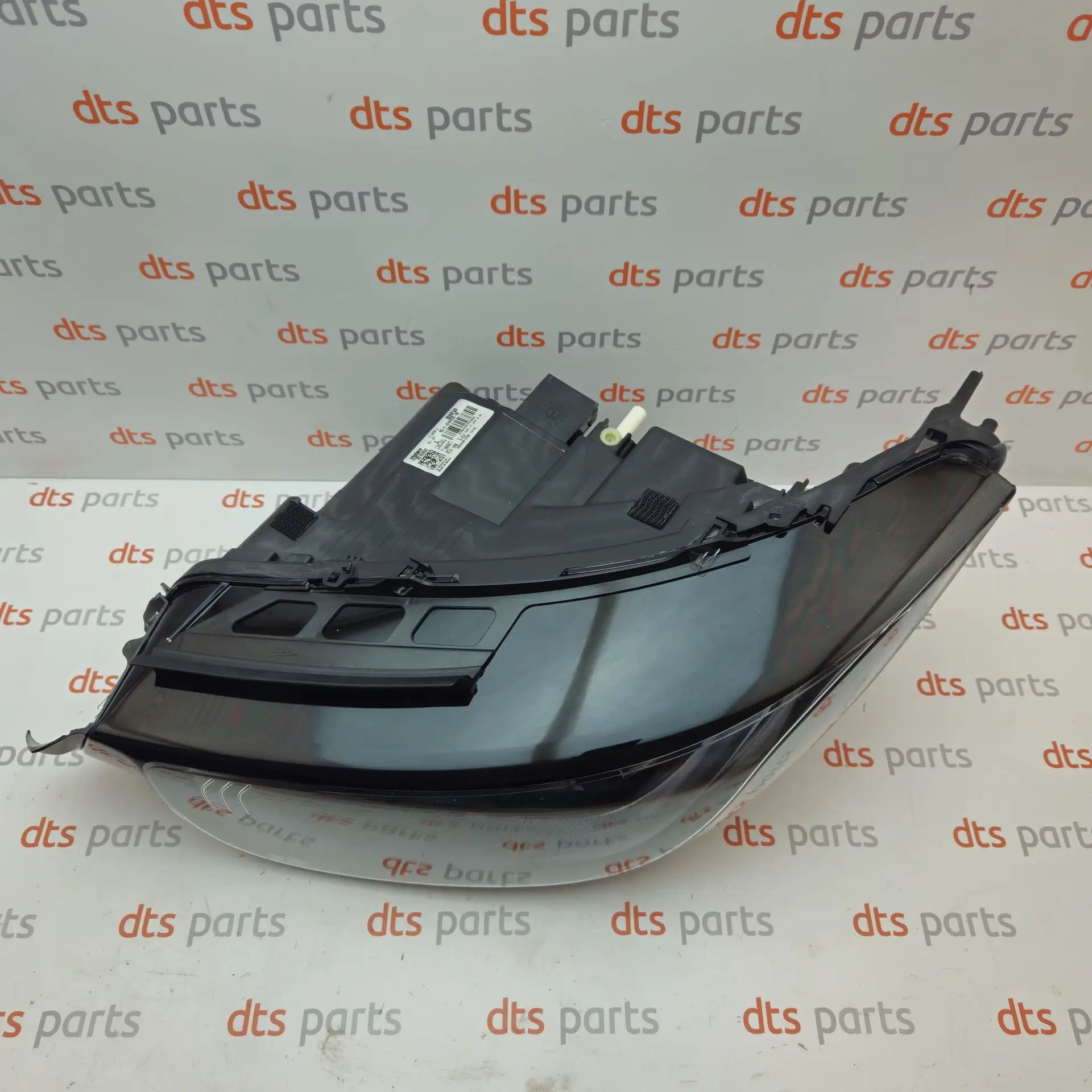 OEM BMW 63118494339 – Front left LED headlight assembly